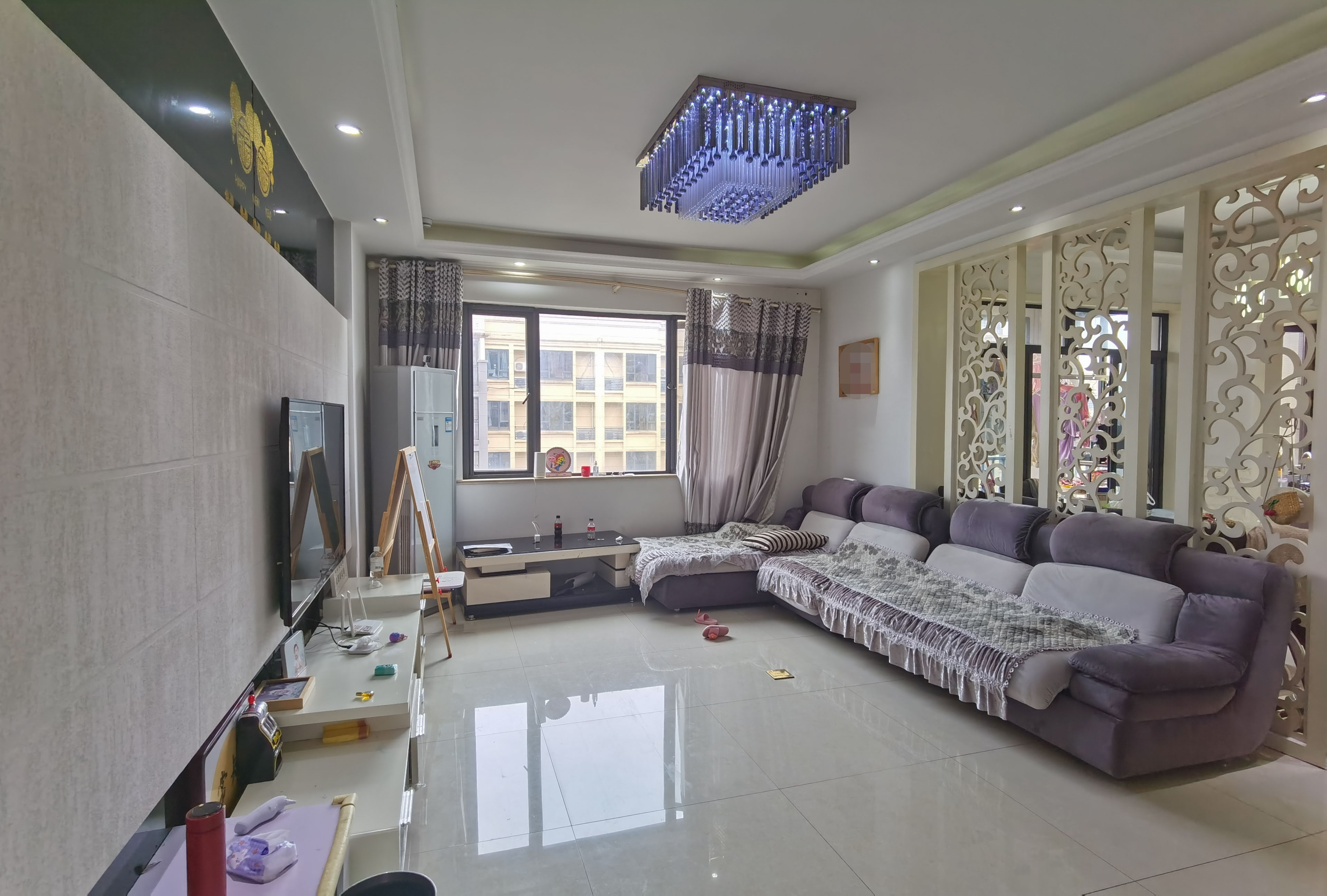 新桂广场 3室2厅2卫 70.0万 新桂广场 3室2厅2卫 70.0万客厅