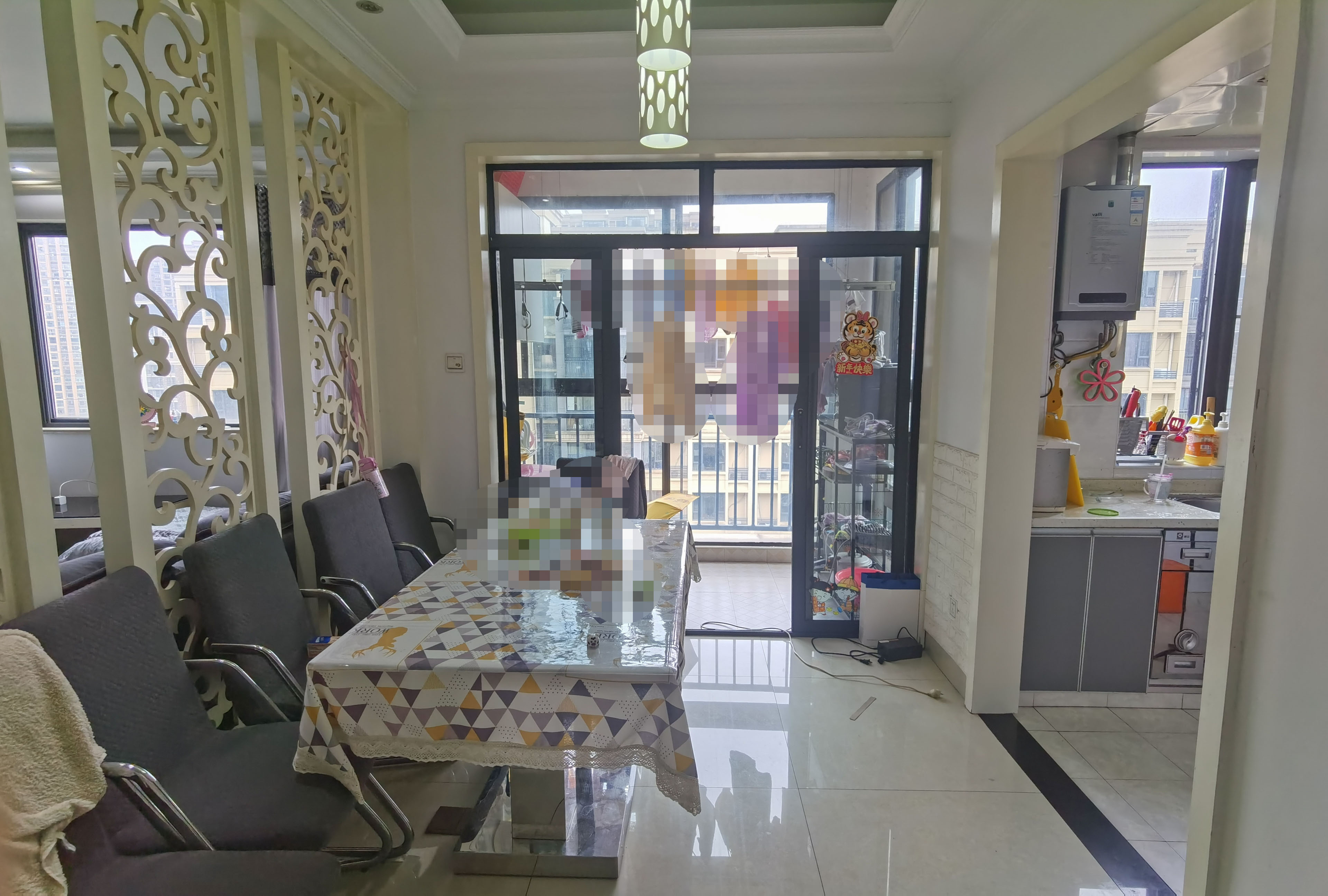 新桂广场 3室2厅2卫 70.0万 新桂广场 3室2厅2卫 70.0万客厅