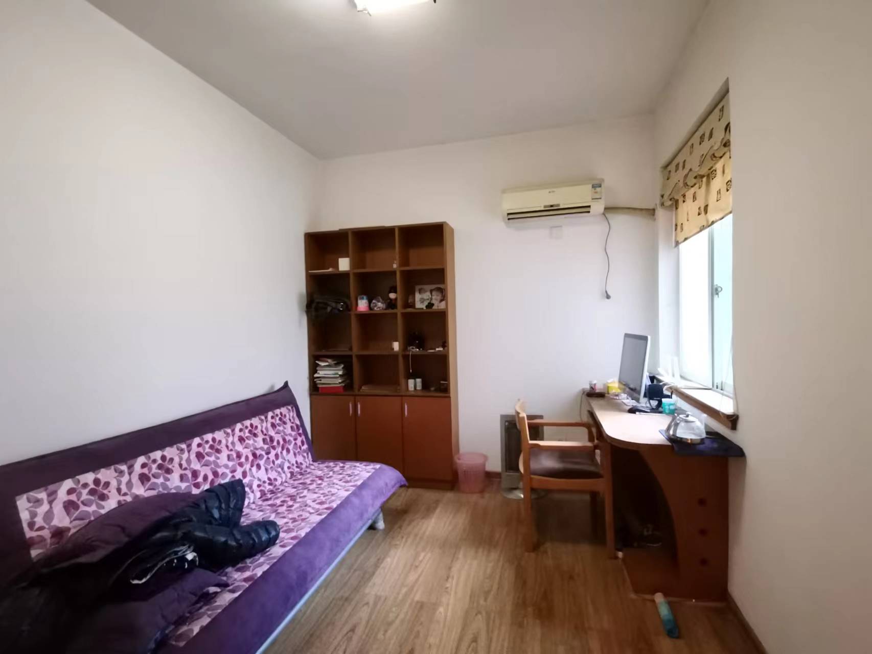 江岸人家 3室2厅2卫 65.0万 江岸人家 3室2厅2卫 65.0万客厅