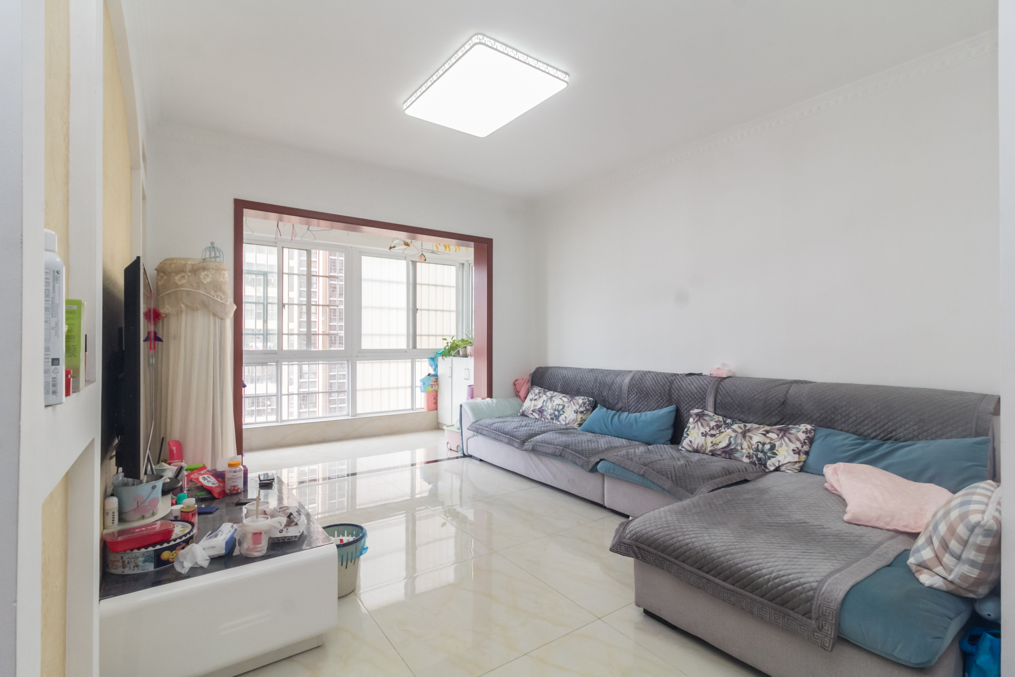 楚天世纪城西苑  3室2厅2卫    85.0万客厅