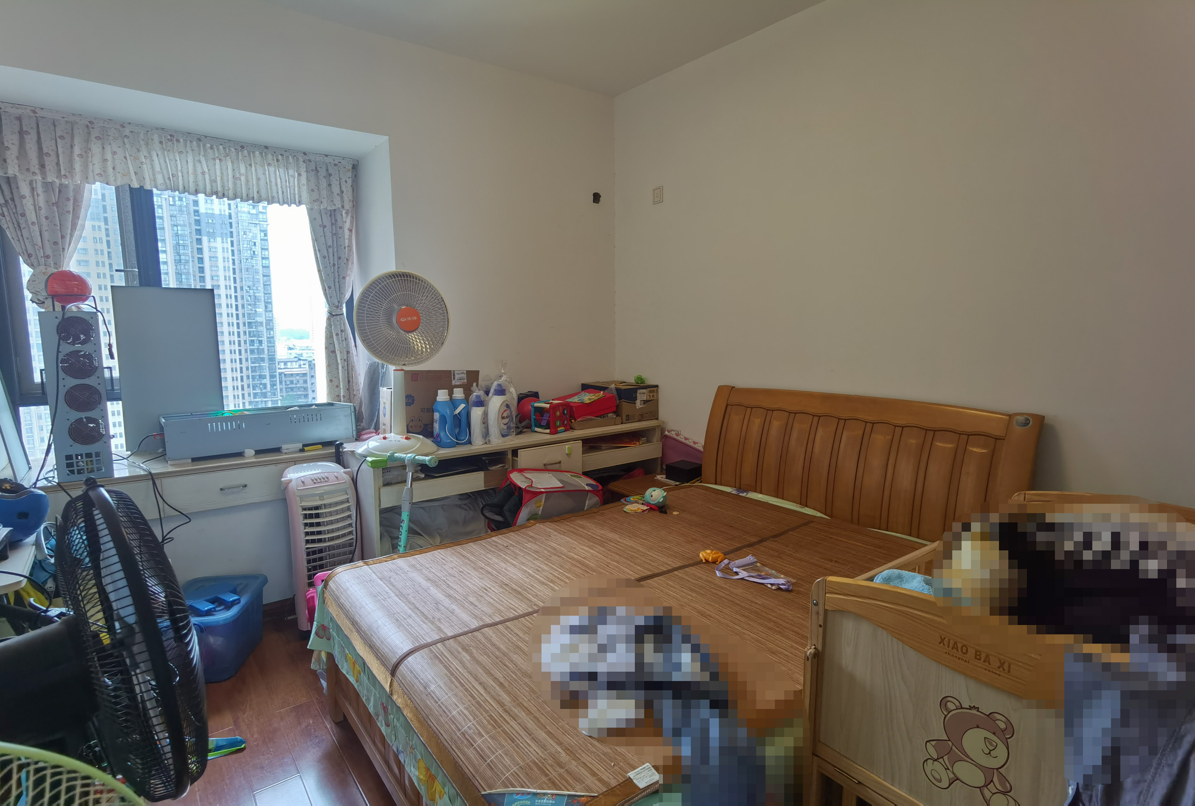 新桂广场 3室2厅2卫 70.0万 新桂广场 3室2厅2卫 70.0万客厅