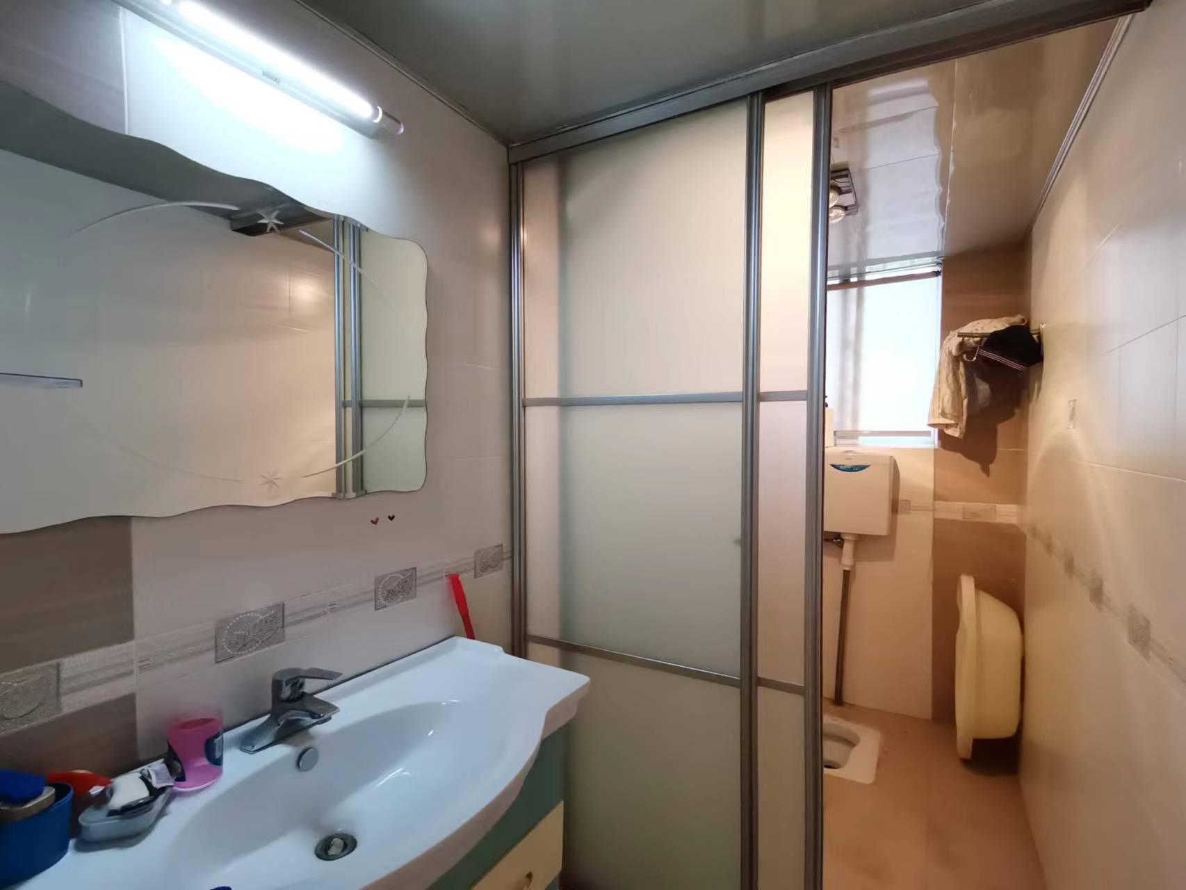 江岸人家 3室2厅2卫 65.0万 江岸人家 3室2厅2卫 65.0万客厅