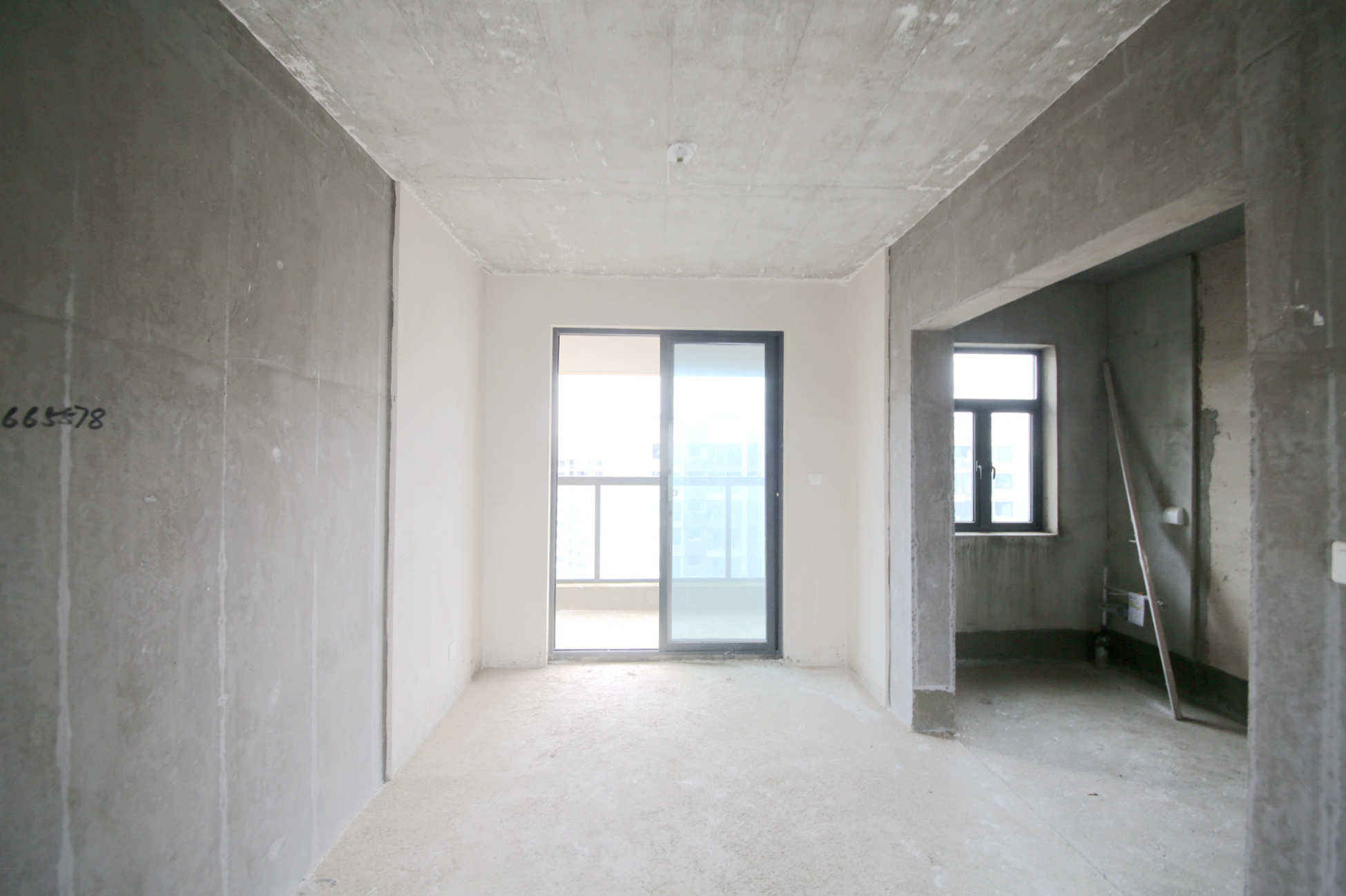 長房東旭國際  4室2廳2衛(wèi)    180.0萬其他