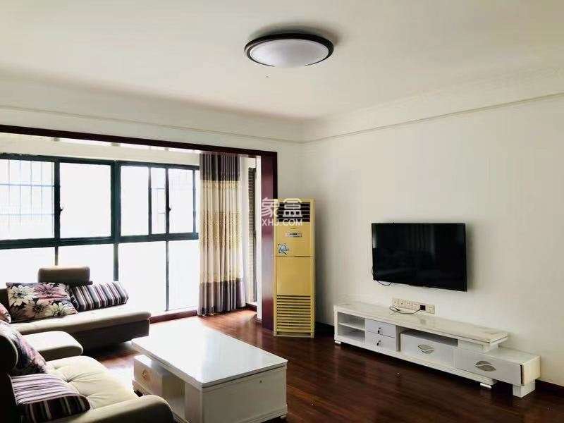 中建御山和苑 4室2厅2卫 58.0万 中建御山和苑 4室2厅2卫 58.0万客厅