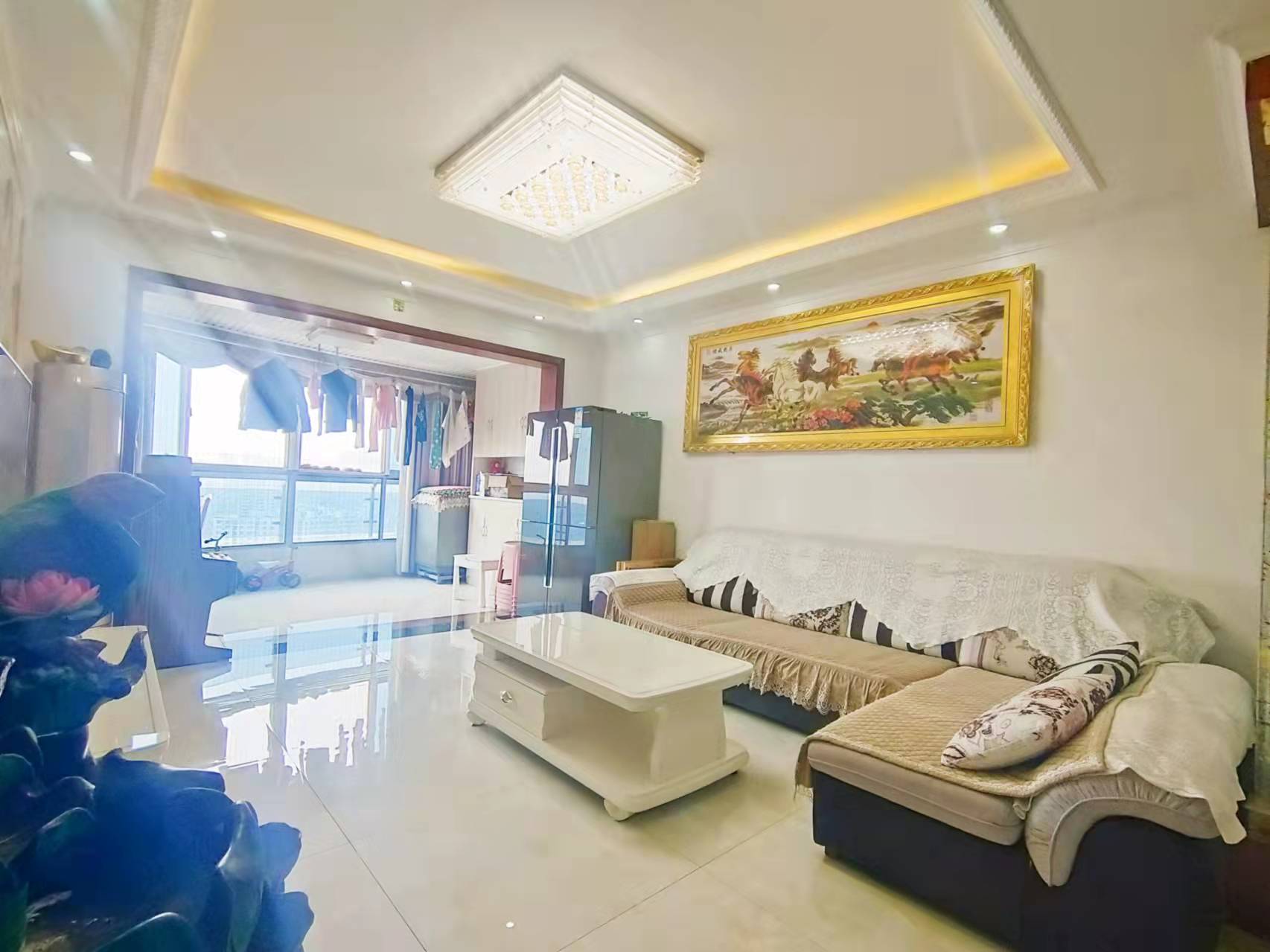 丽景滨江 3室2厅2卫 84.6万 丽景滨江 3室2厅2卫 84.6万客厅