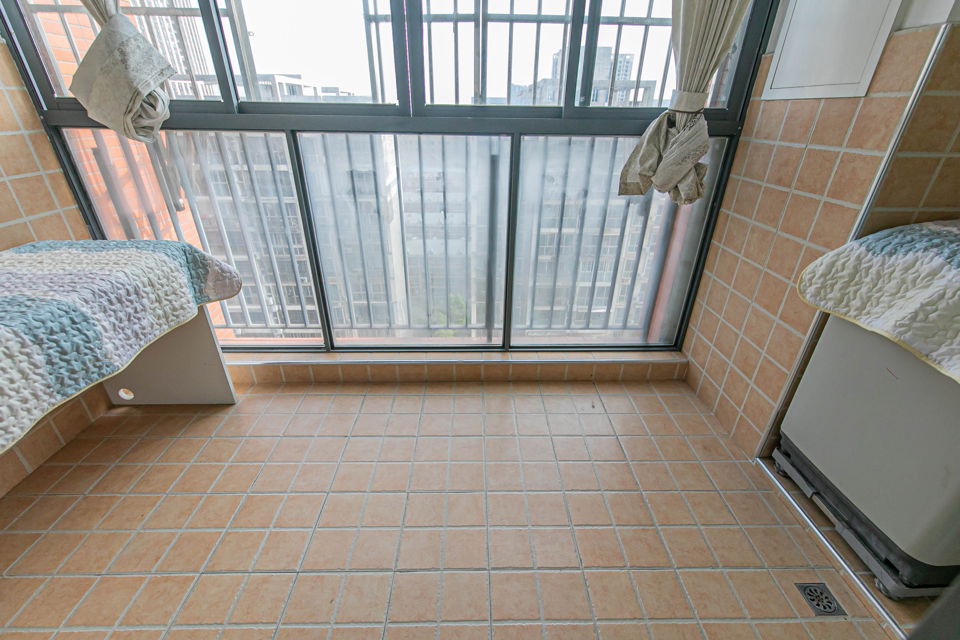 华润凤凰城二期 3室2厅1卫 79.8万 华润凤凰城二期 3室2厅1卫 79.8万阳台