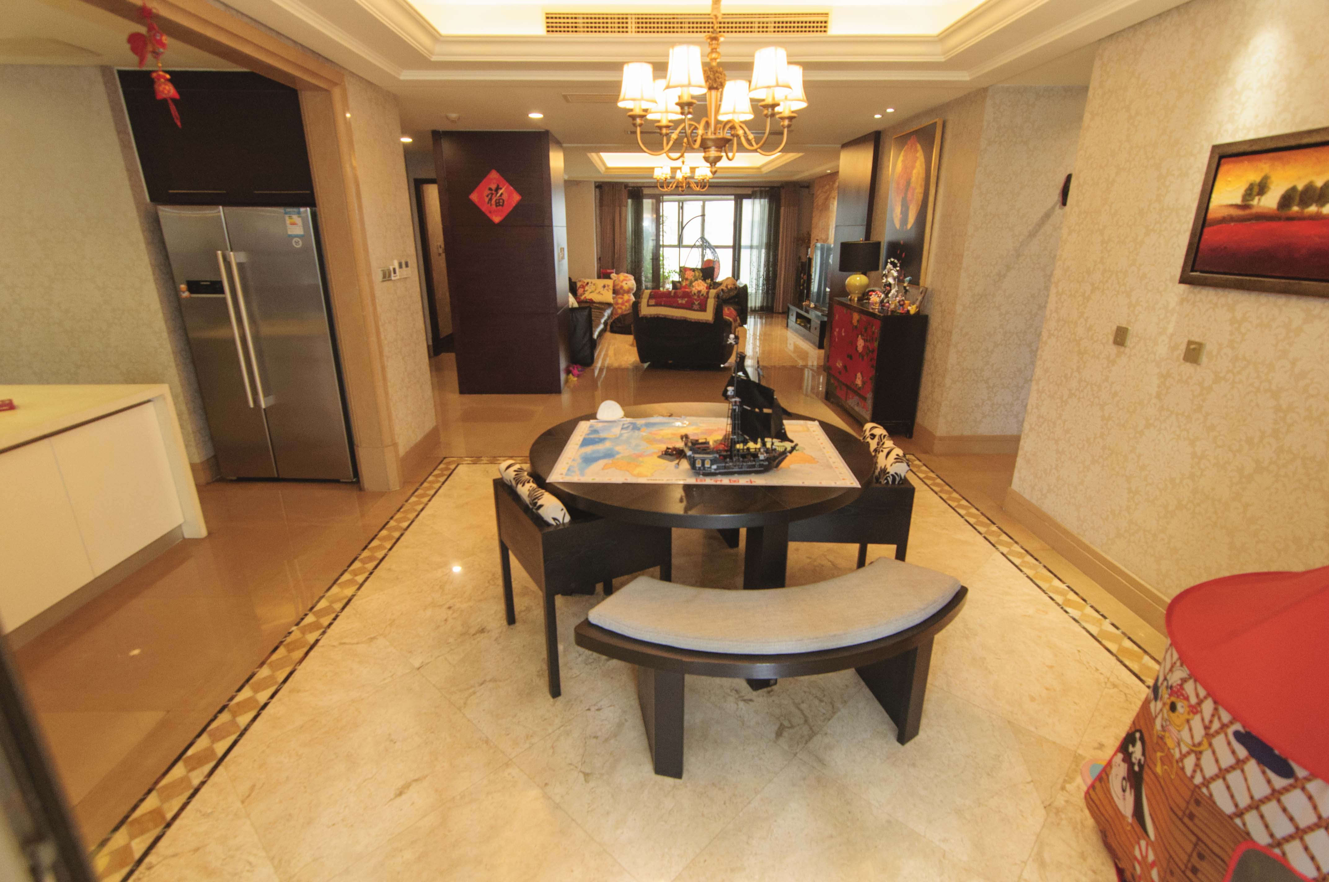 华远华中心  4室2厅4卫    600.0万客厅