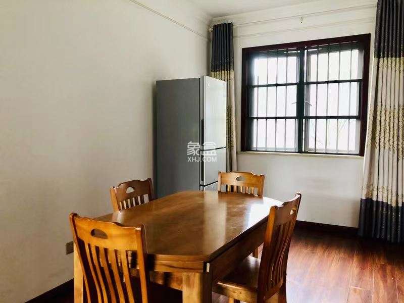 中建御山和苑 4室2厅2卫 58.0万 中建御山和苑 4室2厅2卫 58.0万客厅