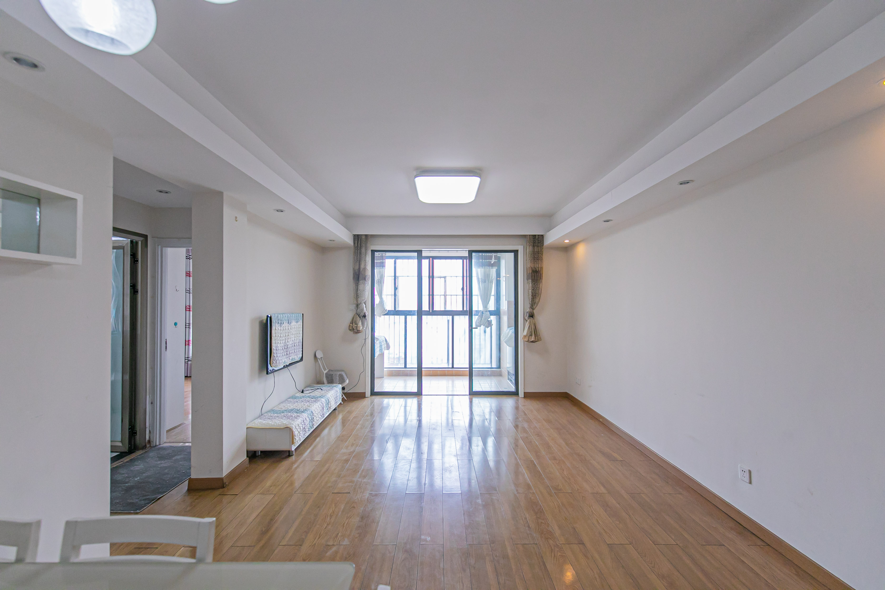 华润凤凰城二期 3室2厅1卫 79.8万 华润凤凰城二期 3室2厅1卫 79.8万客厅