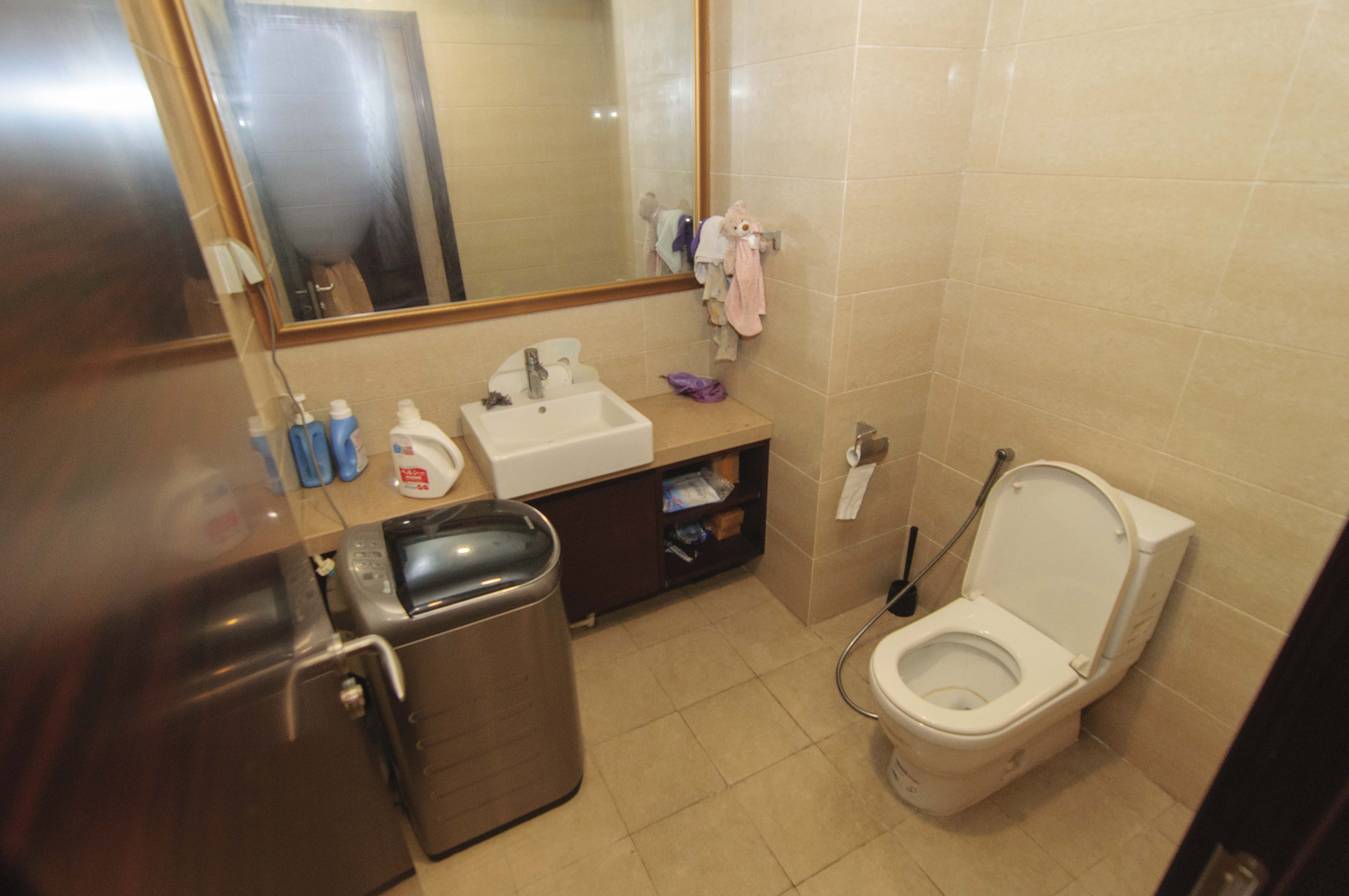 华远华中心  4室2厅4卫    600.0万卫生间