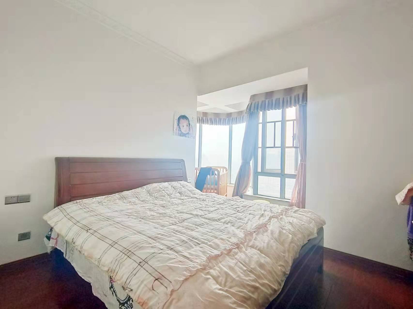 丽景滨江 3室2厅2卫 84.6万 丽景滨江 3室2厅2卫 84.6万客厅