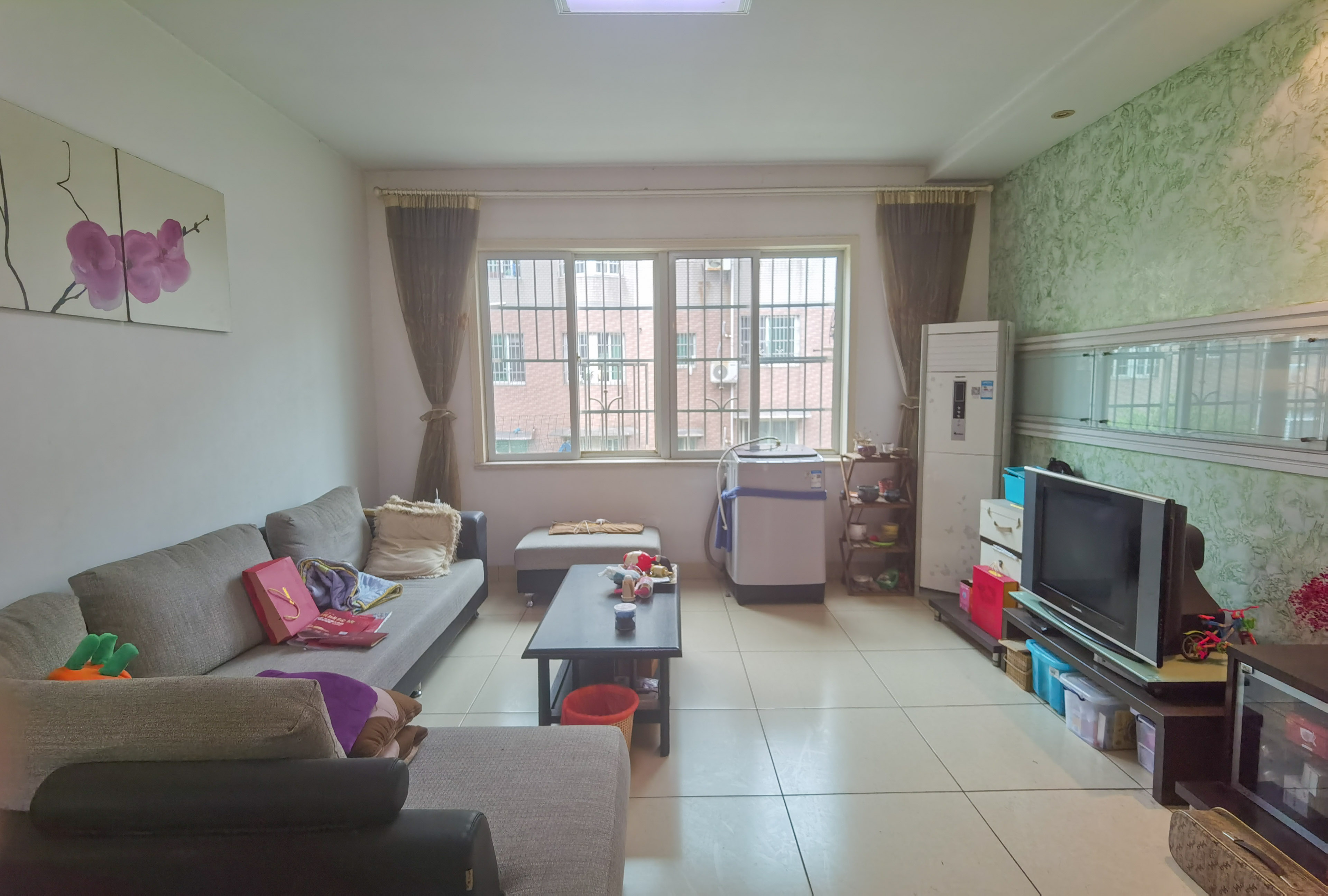 楠湖山庄  2室1厅1卫    37.8万 楠湖山庄  2室1厅1卫    37.8万客厅