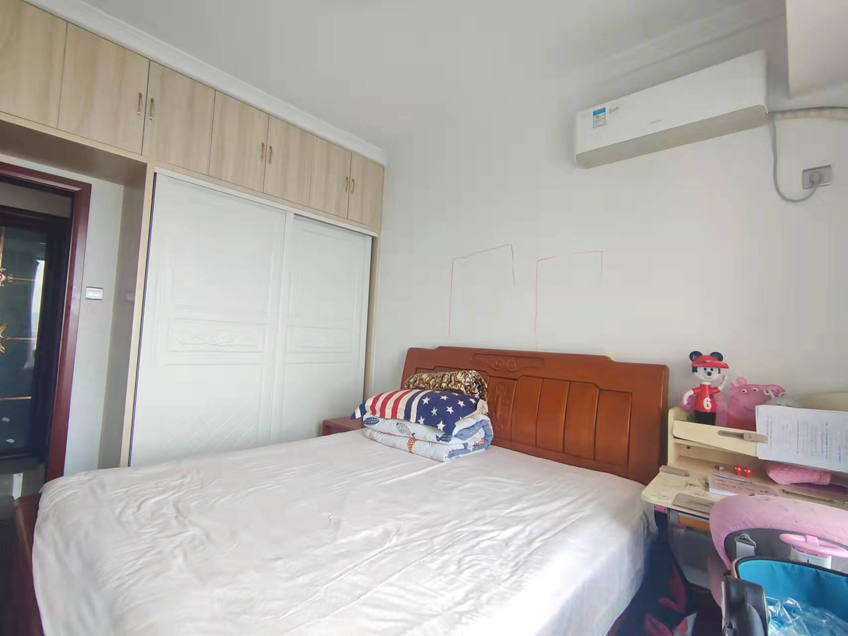 丽景滨江 3室2厅2卫 84.6万 丽景滨江 3室2厅2卫 84.6万客厅