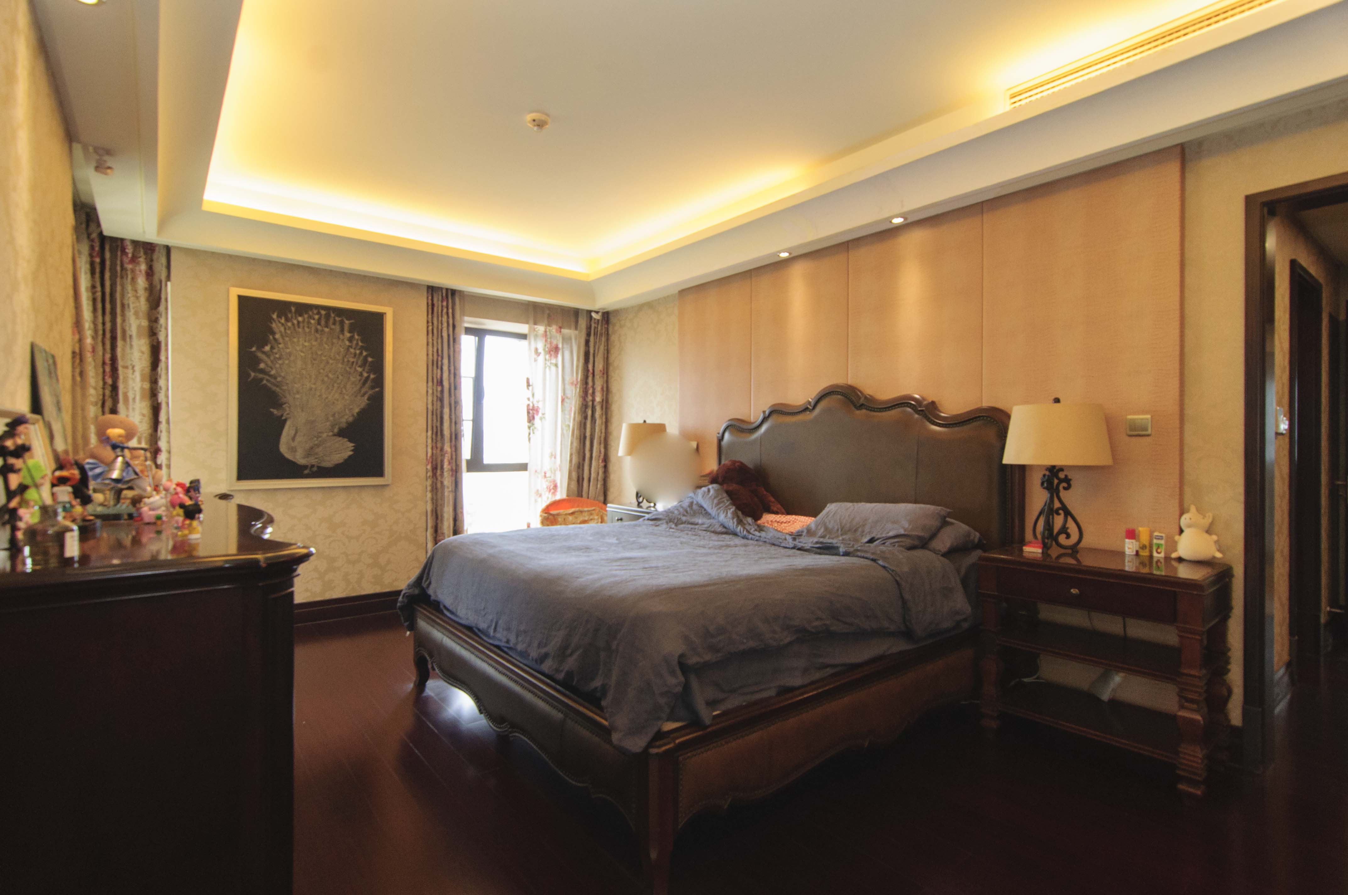 华远华中心  4室2厅4卫    600.0万卧室