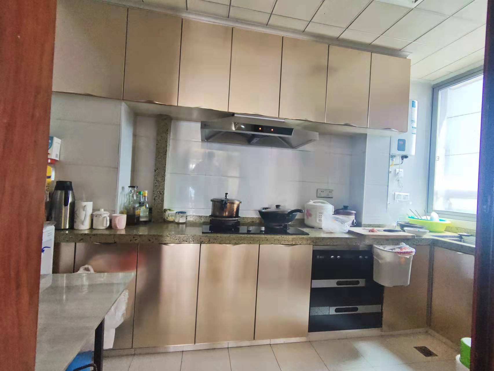 丽景滨江 3室2厅2卫 84.6万 丽景滨江 3室2厅2卫 84.6万客厅