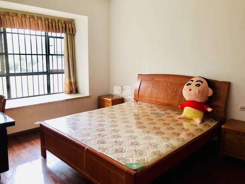 中建御山和苑 4室2厅2卫 58.0万 中建御山和苑 4室2厅2卫 58.0万客厅