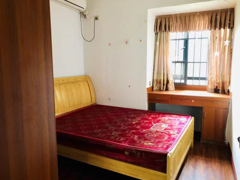 中建御山和苑 4室2厅2卫 58.0万 中建御山和苑 4室2厅2卫 58.0万客厅