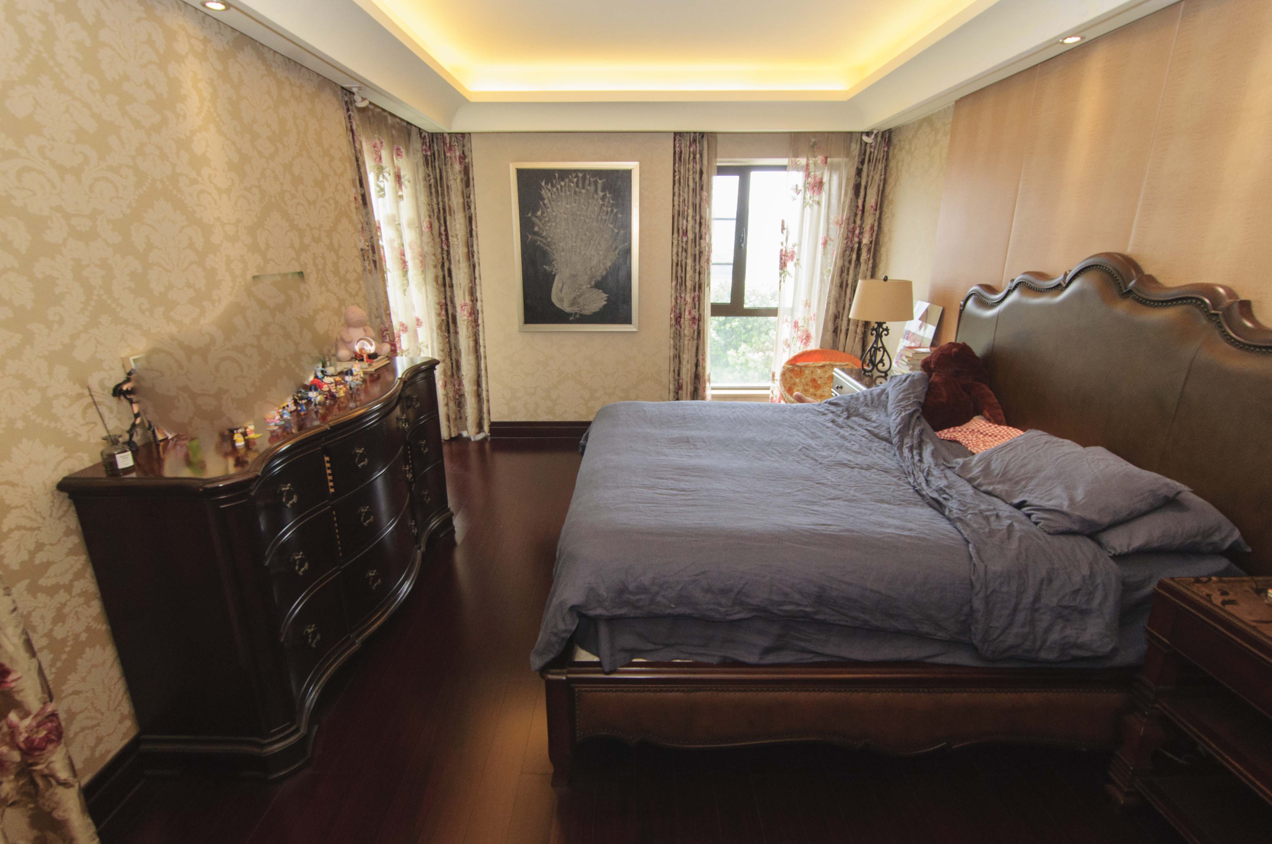 华远华中心  4室2厅4卫    600.0万卧室