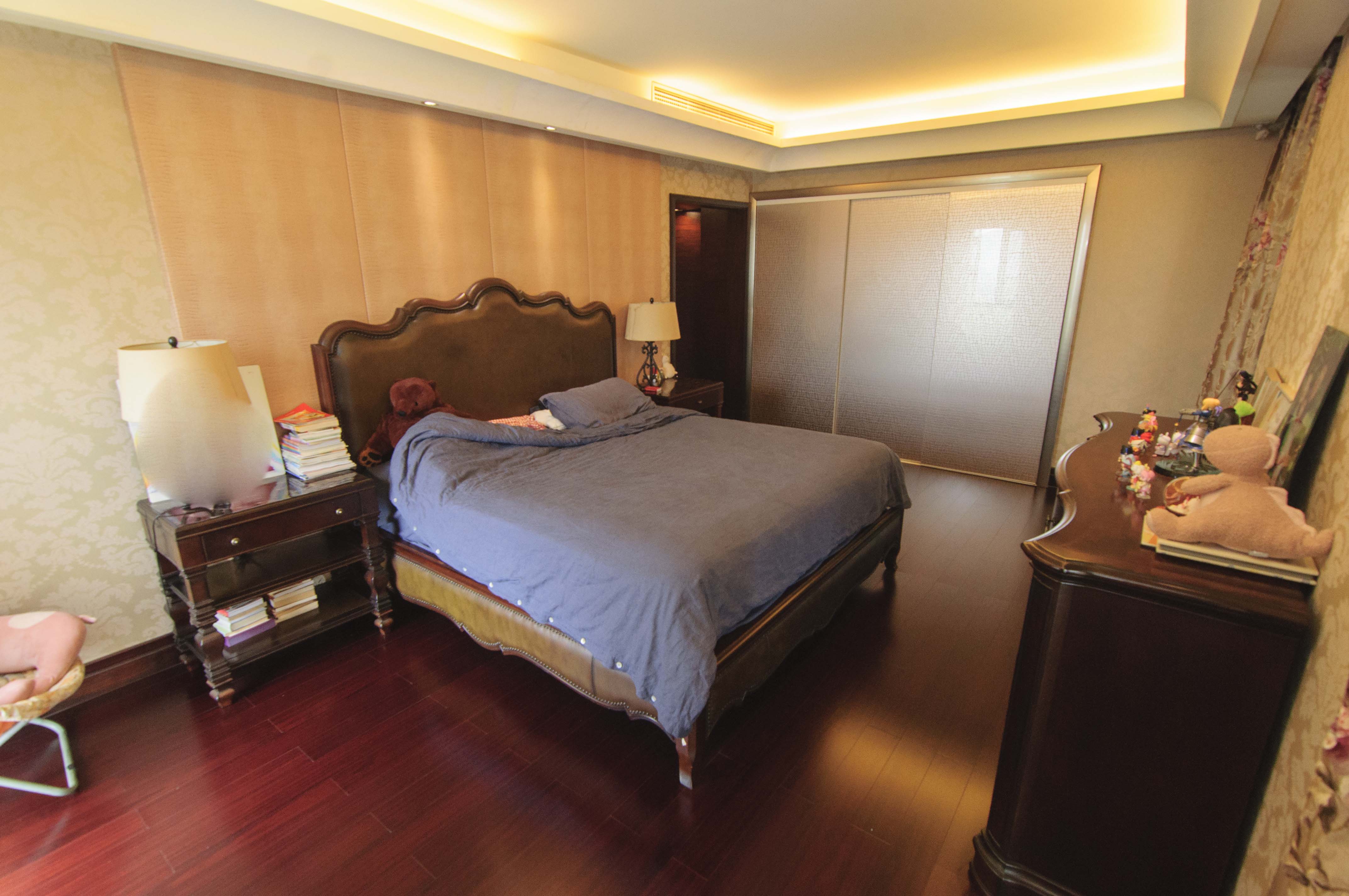 华远华中心  4室2厅4卫    600.0万卧室