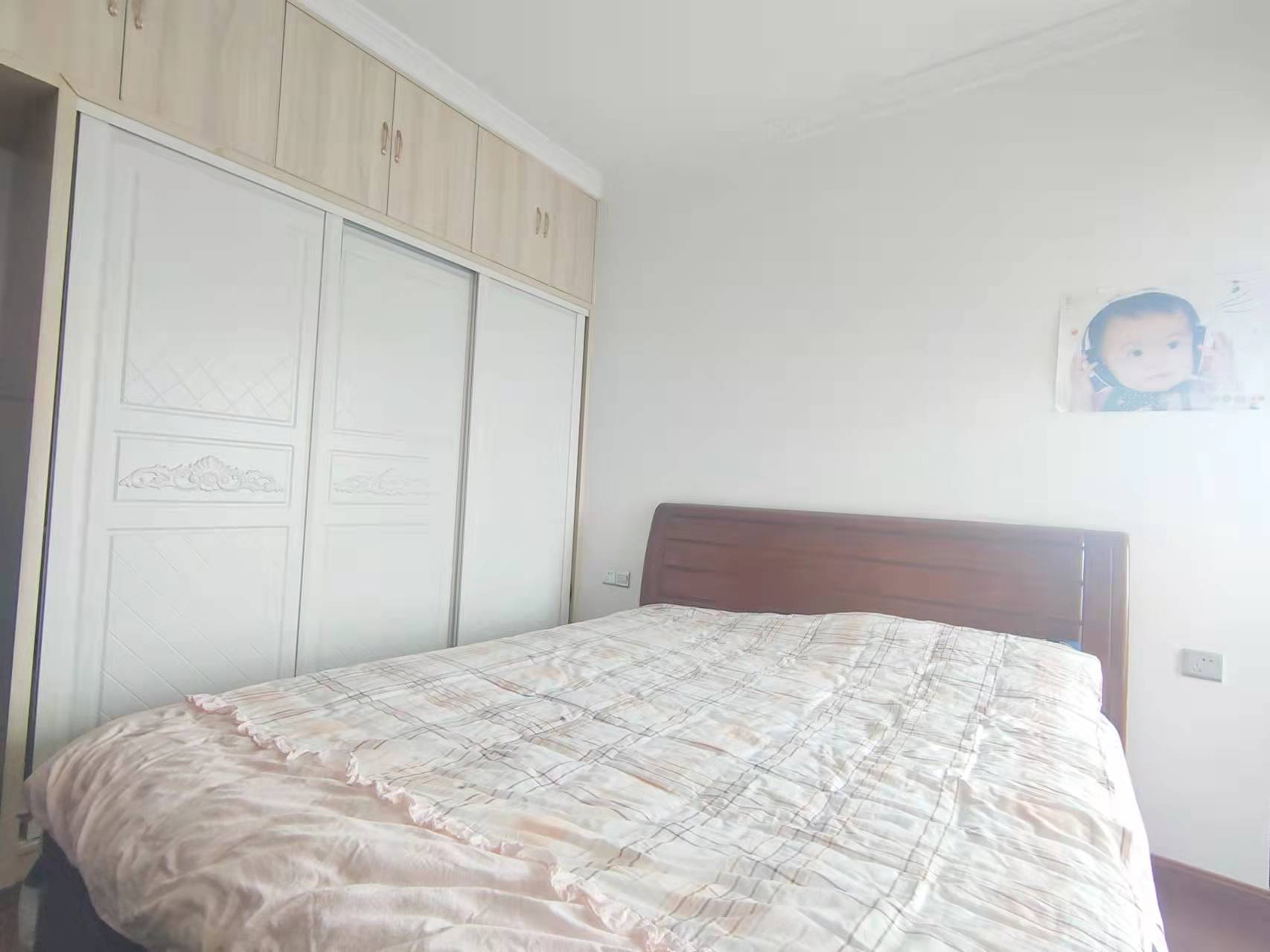 丽景滨江 3室2厅2卫 84.6万 丽景滨江 3室2厅2卫 84.6万客厅