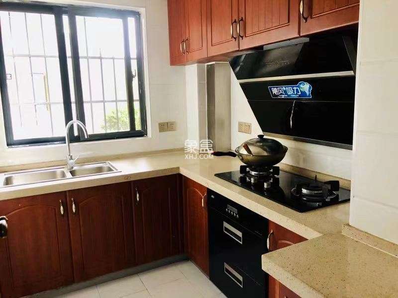 中建御山和苑 4室2厅2卫 58.0万 中建御山和苑 4室2厅2卫 58.0万客厅