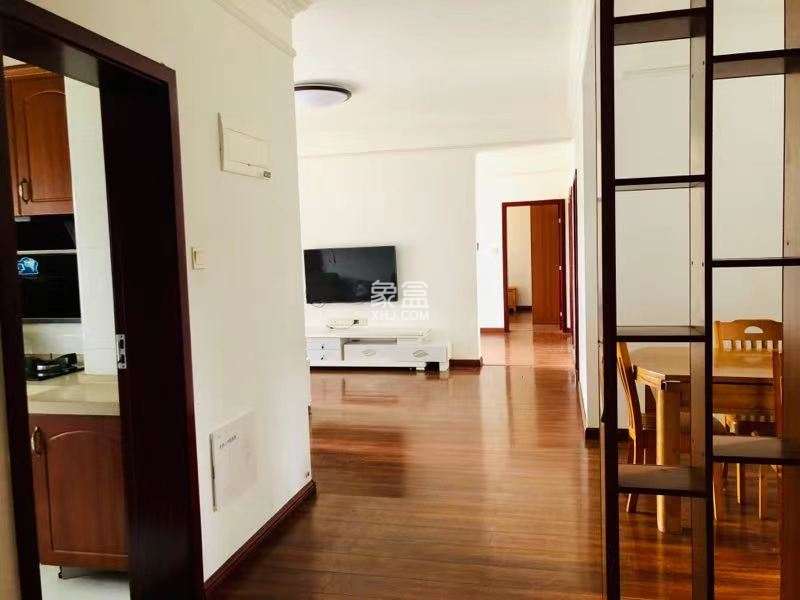 中建御山和苑 4室2厅2卫 58.0万 中建御山和苑 4室2厅2卫 58.0万客厅