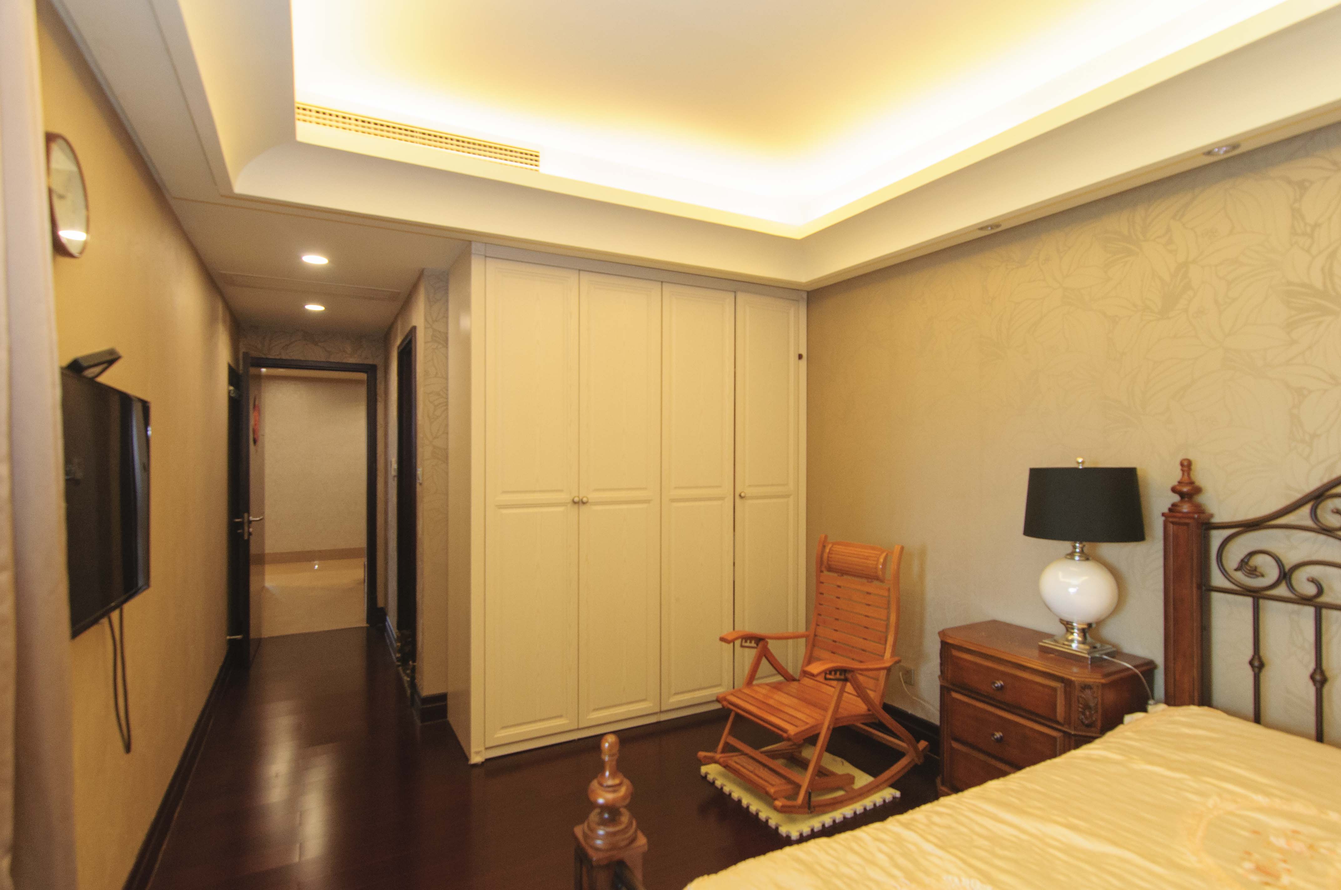 华远华中心  4室2厅4卫    600.0万阳台