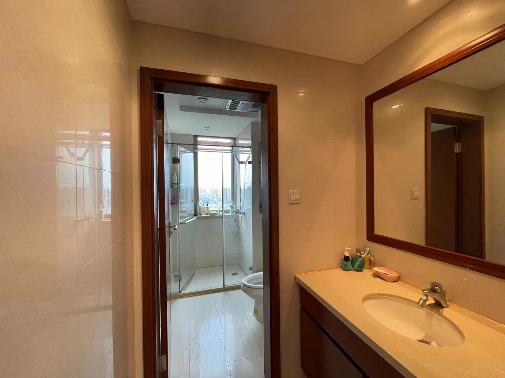 晋合湘水湾一期 3室2厅2卫 110.0万 晋合湘水湾一期 3室2厅2卫 110.0万客厅