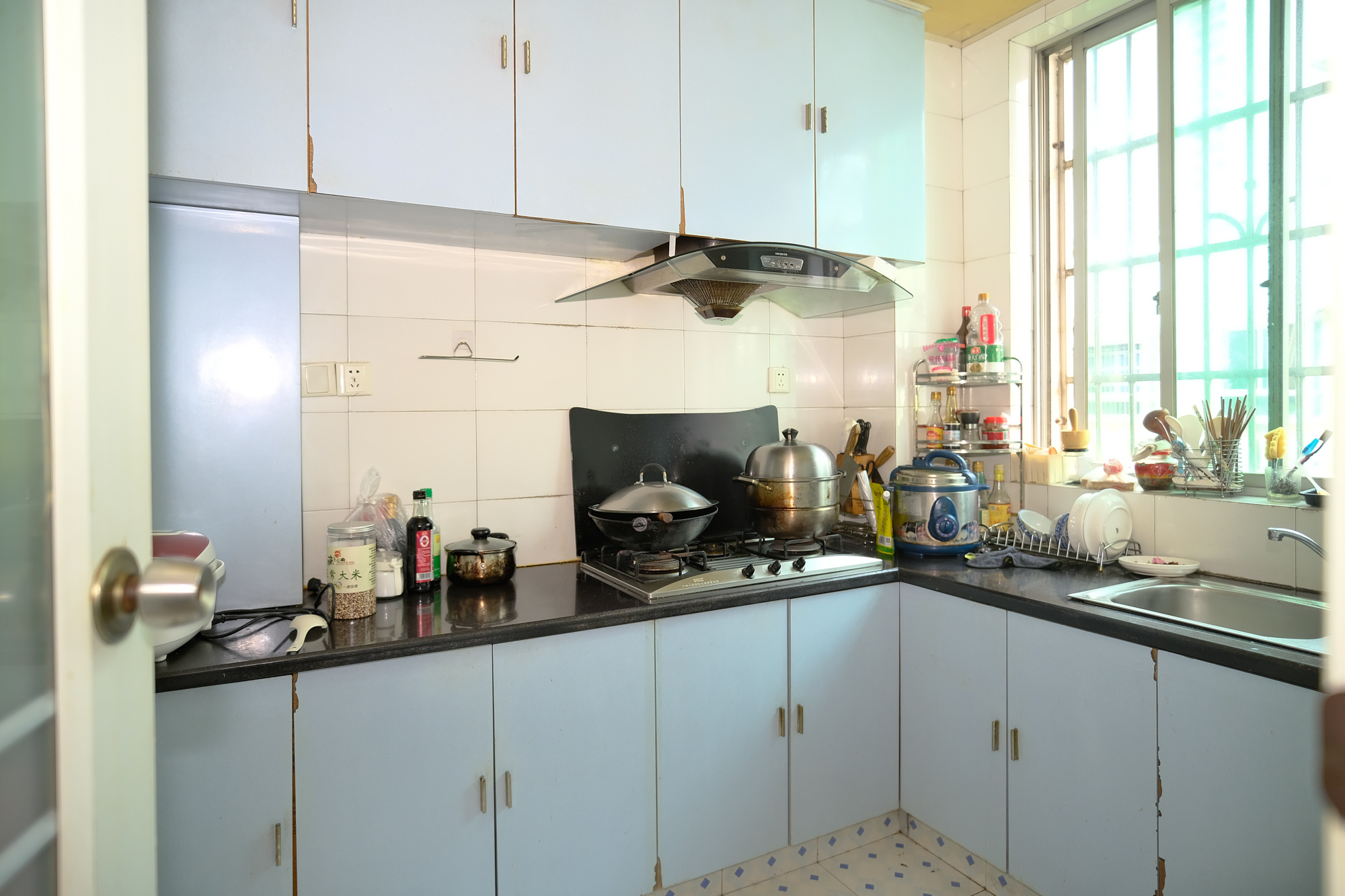 中南汽车世界  3室2厅2卫    50.8万 中南汽车世界  3室2厅2卫    50.8万厨房