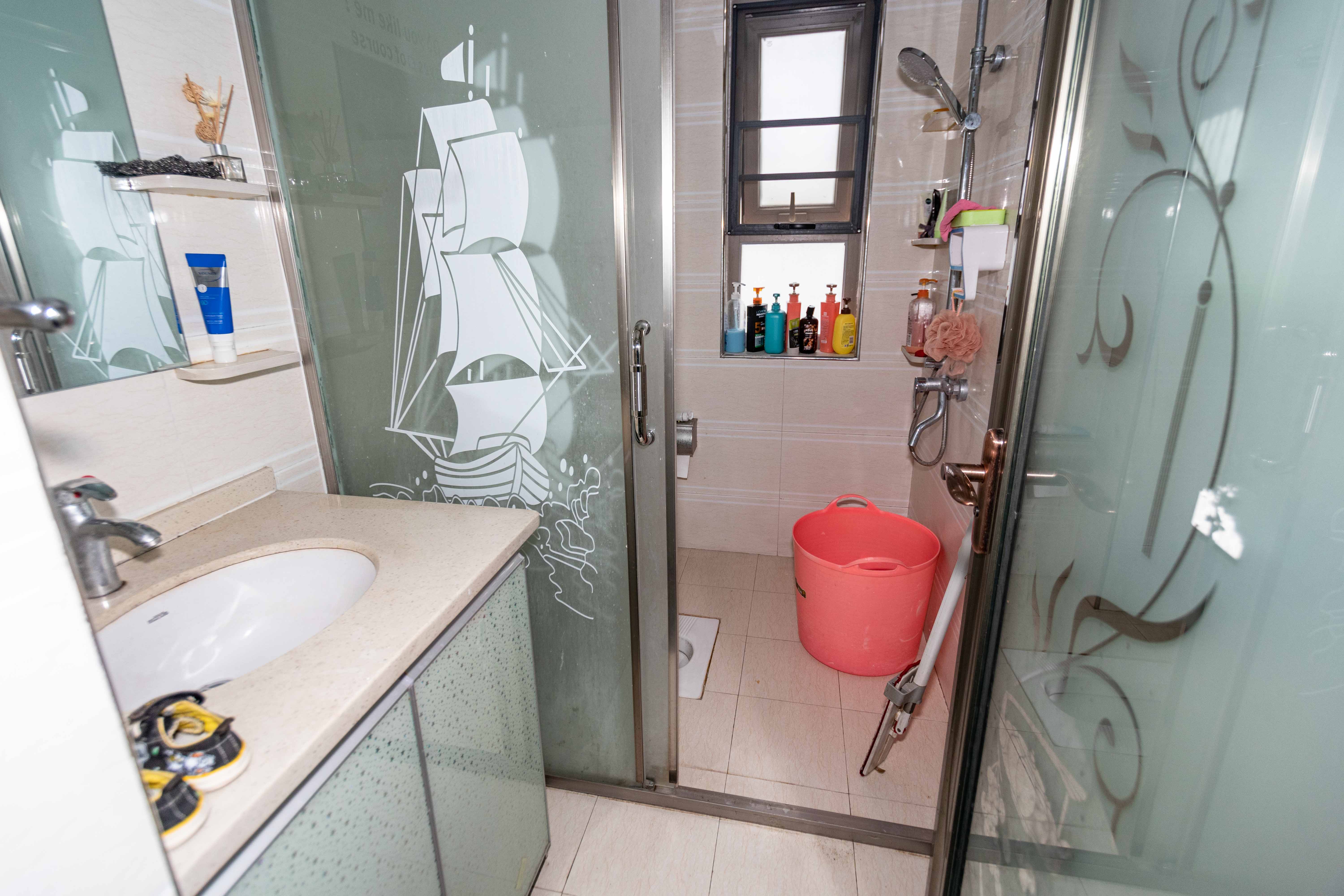 怡海星城  2室2厅1卫    71.8万卫生间