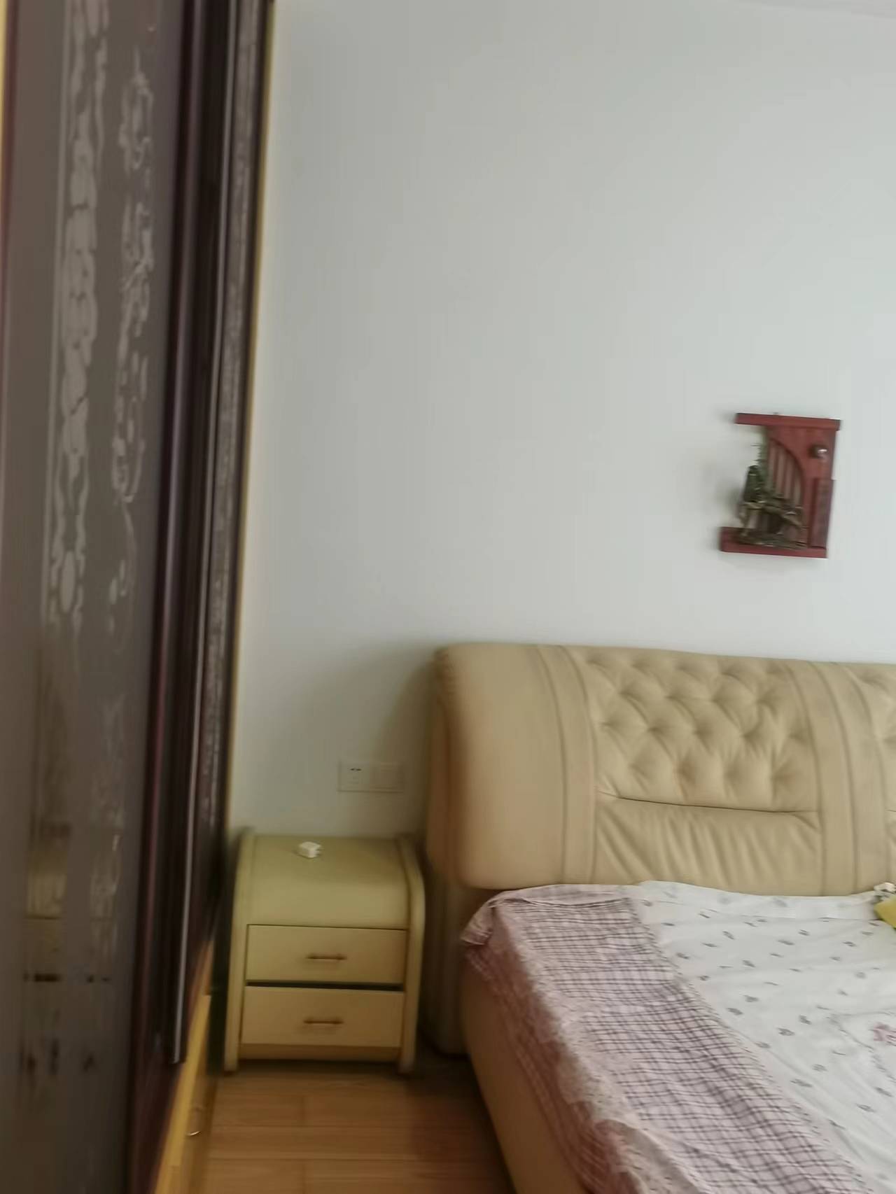 香山美境 3室2厅1卫 40.0万 香山美境 3室2厅1卫 40.0万客厅