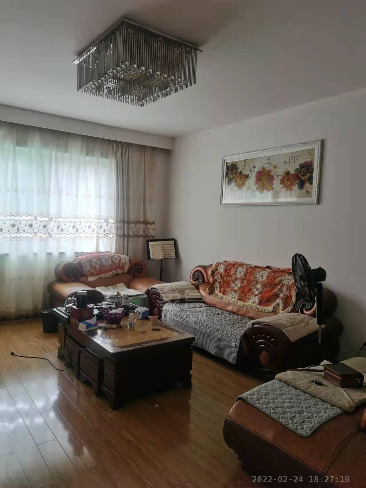 香山美境 3室2厅1卫 40.0万 香山美境 3室2厅1卫 40.0万客厅