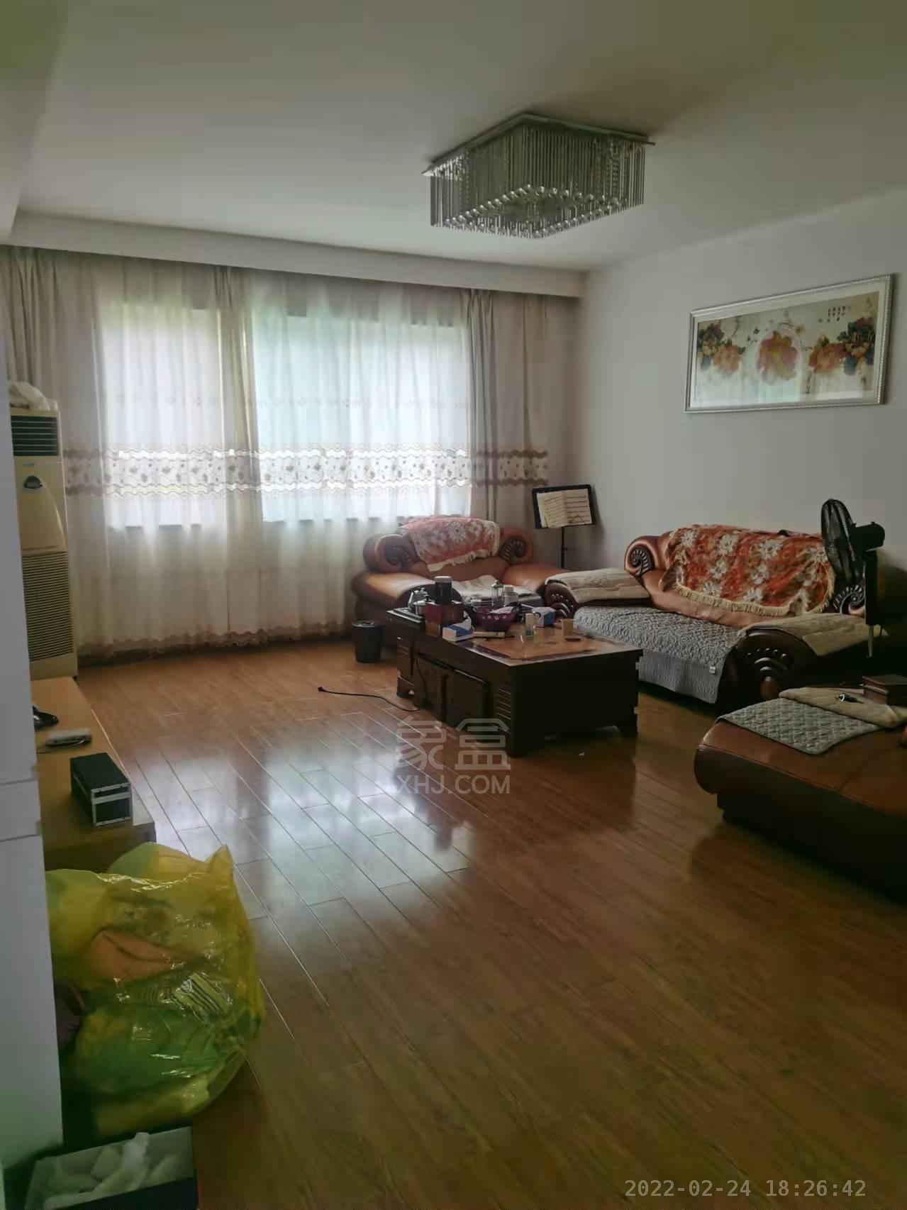 香山美境 3室2厅1卫 40.0万 香山美境 3室2厅1卫 40.0万客厅