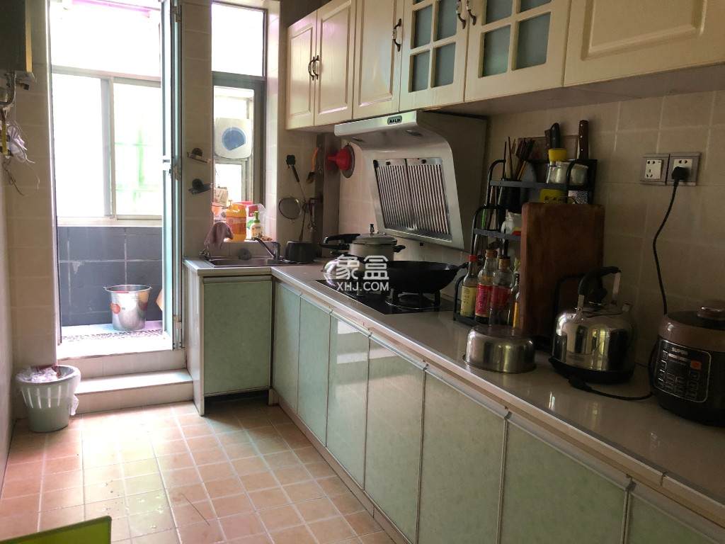 东环新城 3室2厅2卫 56.80万 东环新城 3室2厅2卫 56.80万客厅