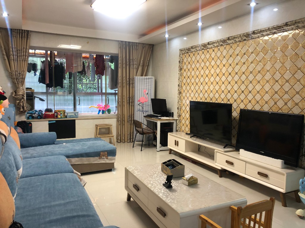 东环新城 3室2厅2卫 56.80万 东环新城 3室2厅2卫 56.80万客厅