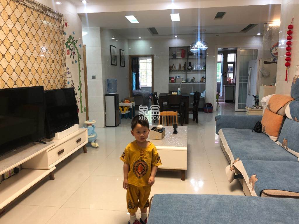 东环新城 3室2厅2卫 56.80万 东环新城 3室2厅2卫 56.80万客厅