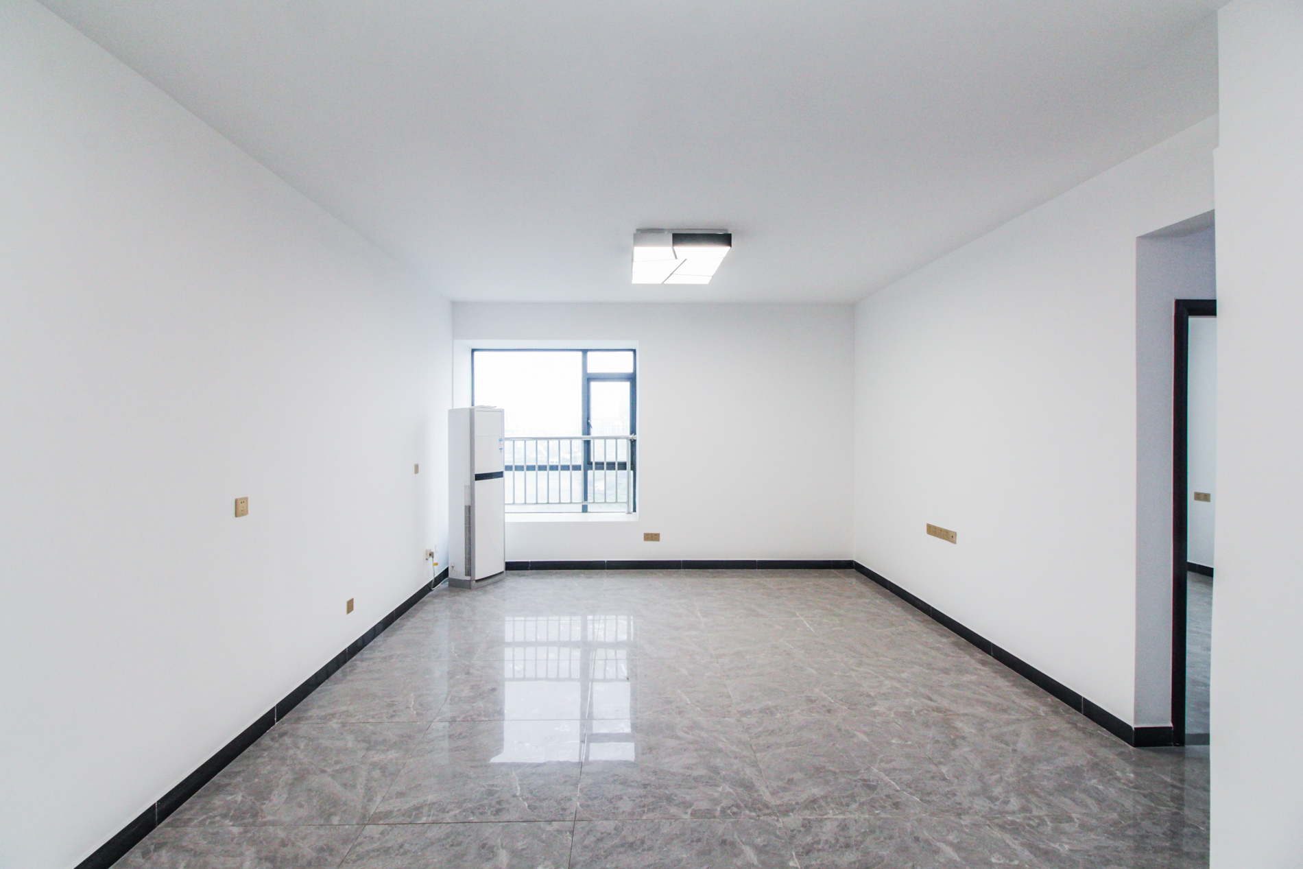 金领家族 3室2厅1卫 95.0万 金领家族 3室2厅1卫 95.0万客厅