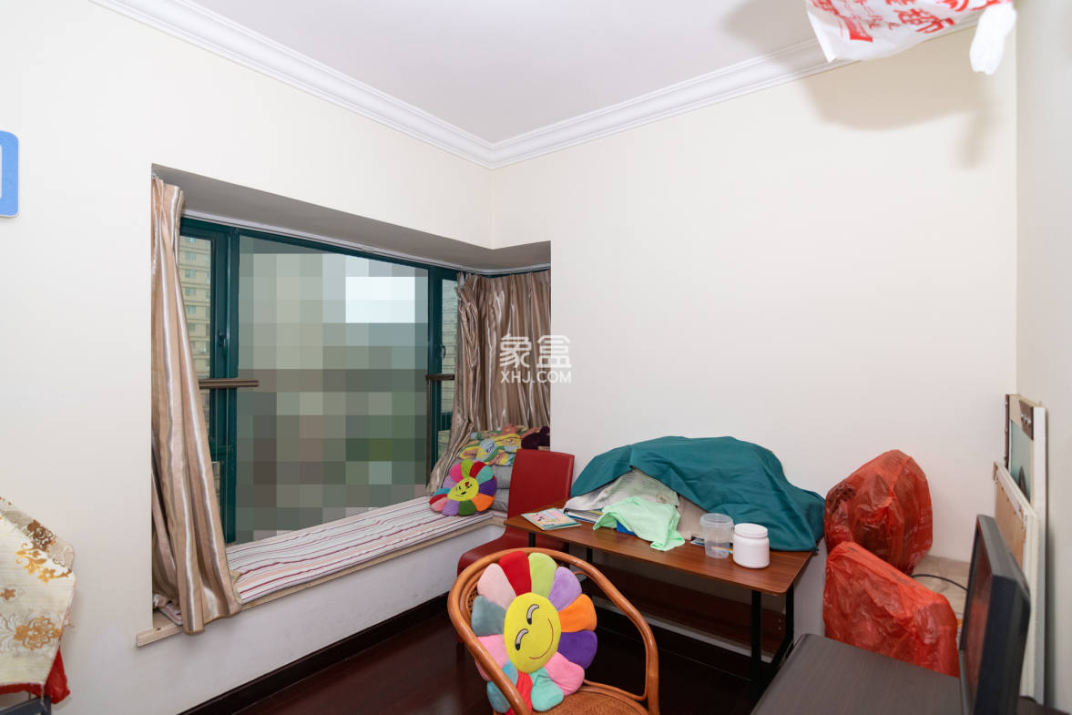 恒大名都 4室2厅4卫 130.0万 恒大名都 4室2厅4卫 130.0万卧室