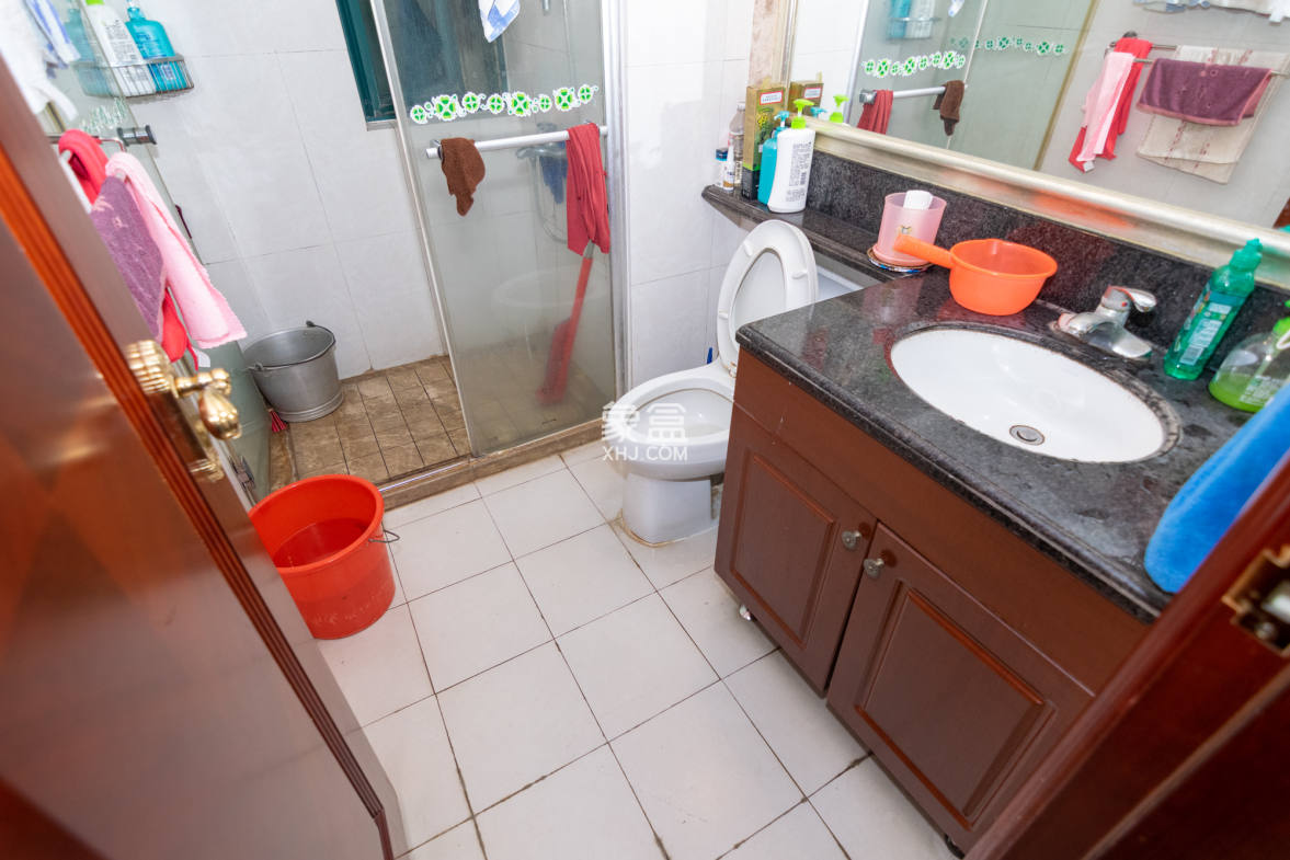 恒大名都 4室2厅4卫 130.0万 恒大名都 4室2厅4卫 130.0万卫生间