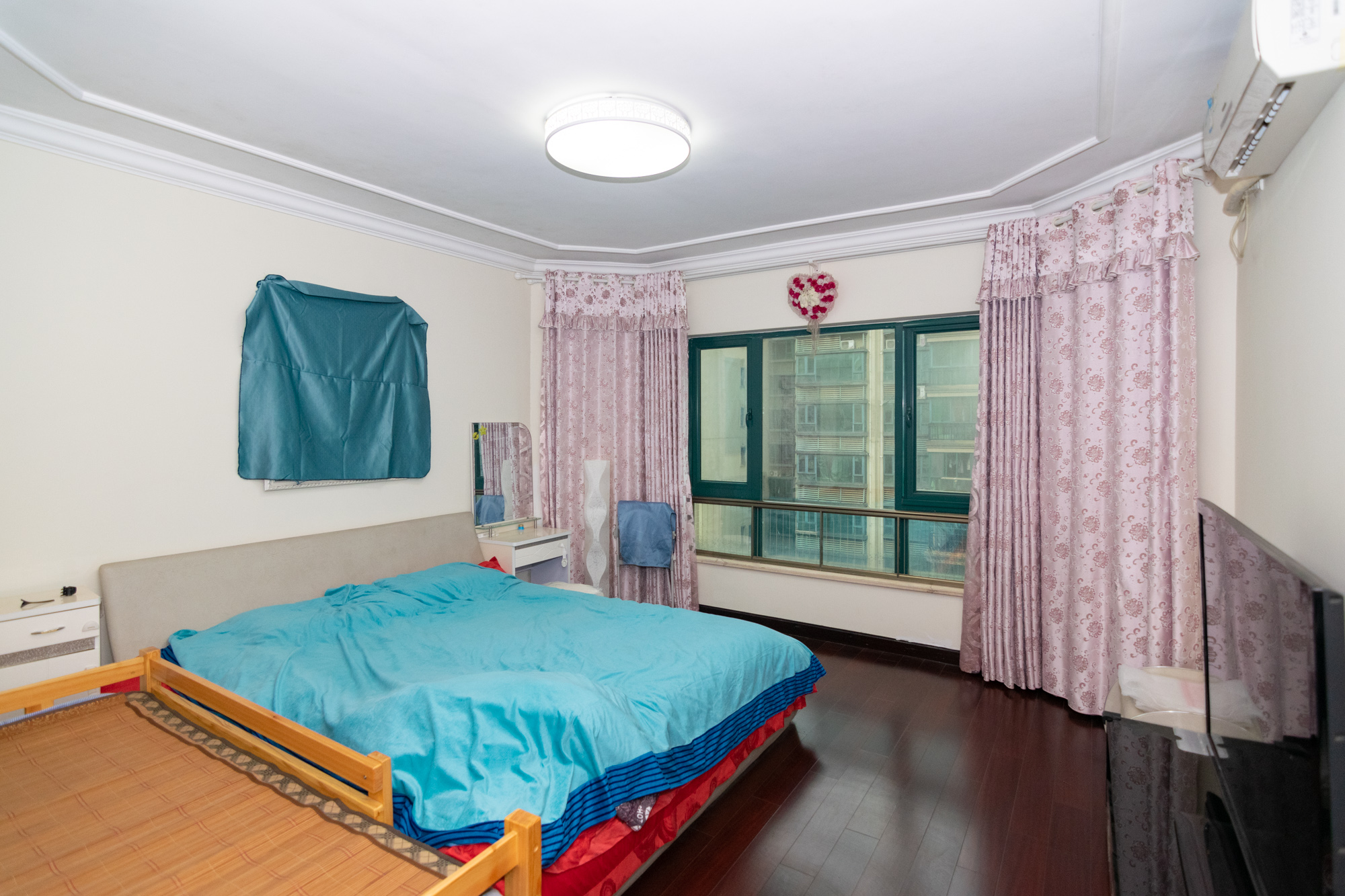 恒大名都 4室2厅4卫 130.0万 恒大名都 4室2厅4卫 130.0万卧室