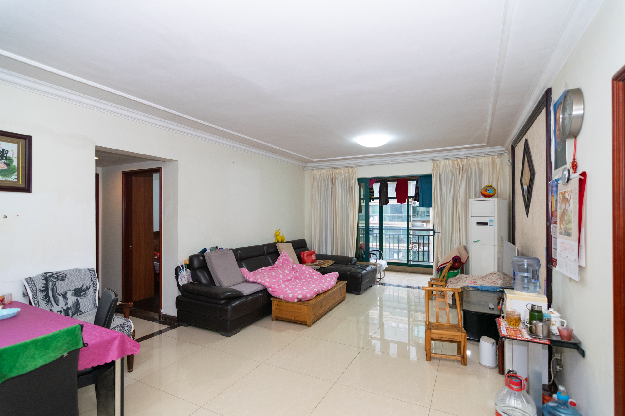 恒大名都 4室2厅4卫 130.0万 恒大名都 4室2厅4卫 130.0万客厅