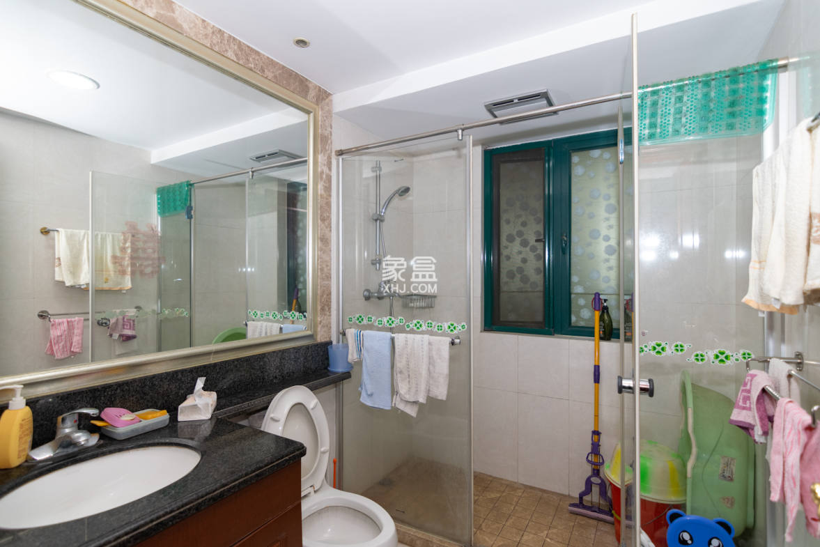 恒大名都 4室2厅4卫 130.0万 恒大名都 4室2厅4卫 130.0万卫生间