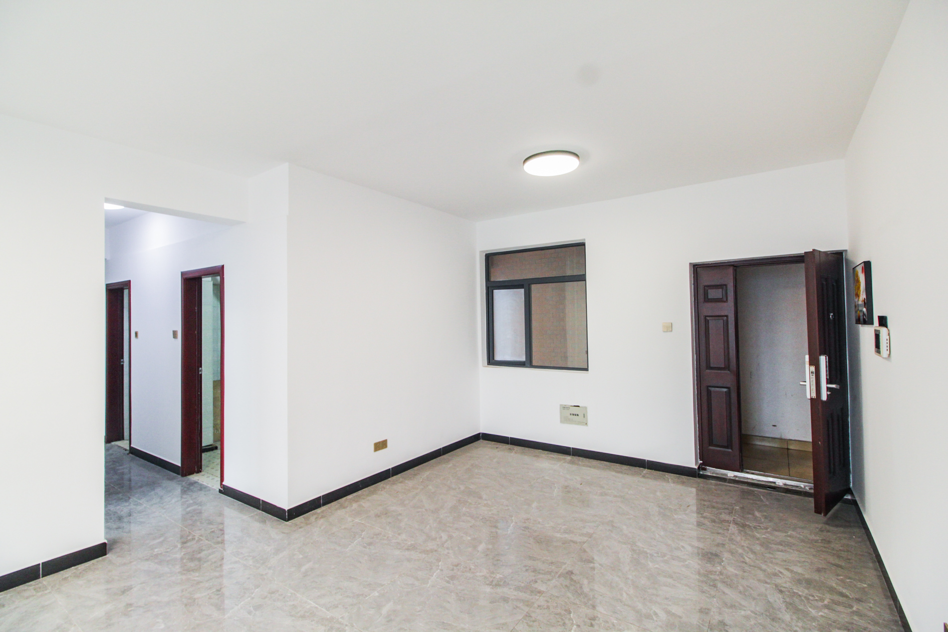 金领家族 3室2厅1卫 95.0万 金领家族 3室2厅1卫 95.0万客厅