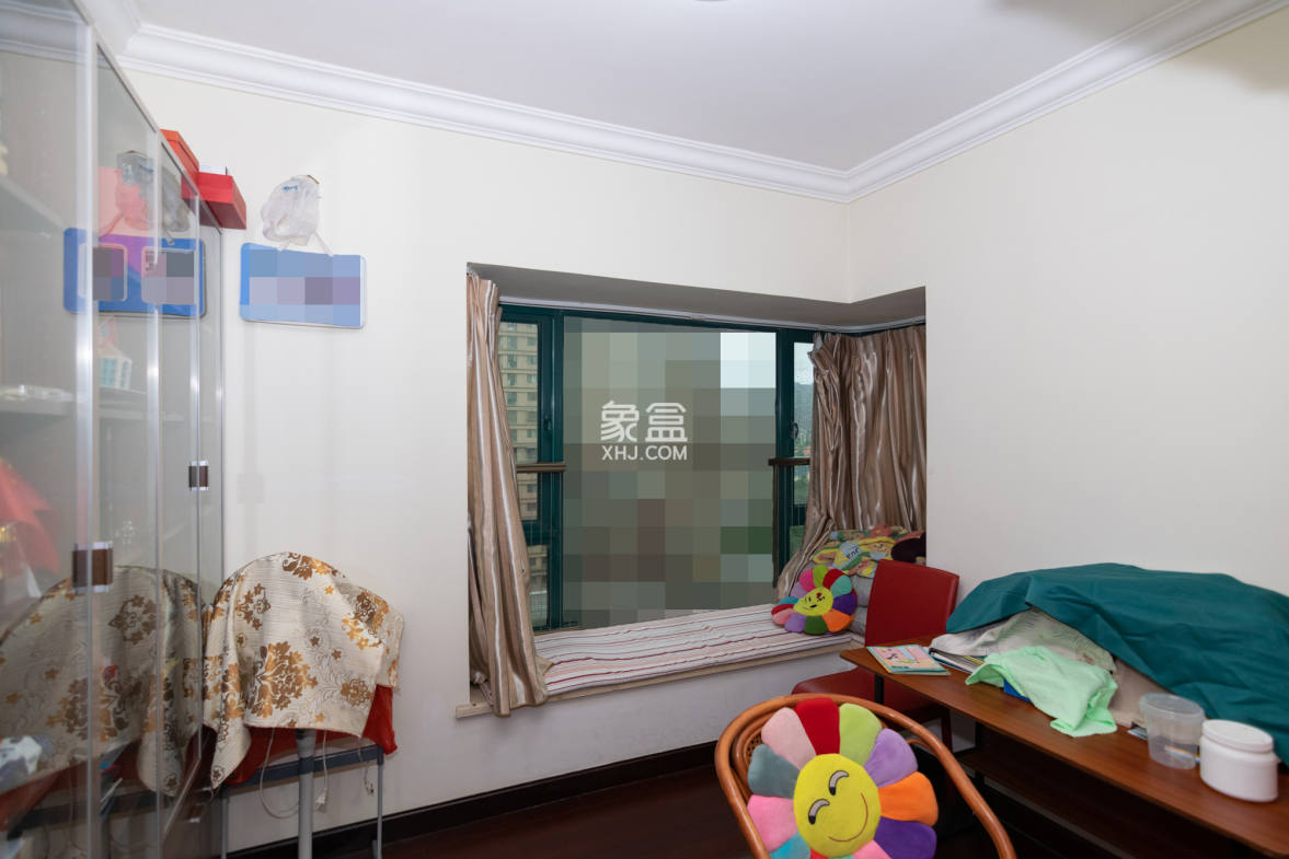 恒大名都 4室2厅4卫 130.0万 恒大名都 4室2厅4卫 130.0万卧室