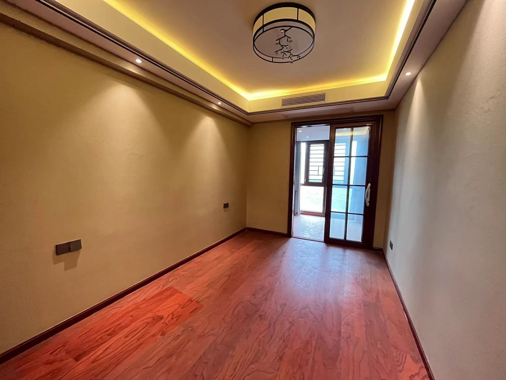 湖景名城 4室2厅2卫 185.0万 湖景名城 4室2厅2卫 185.0万客厅