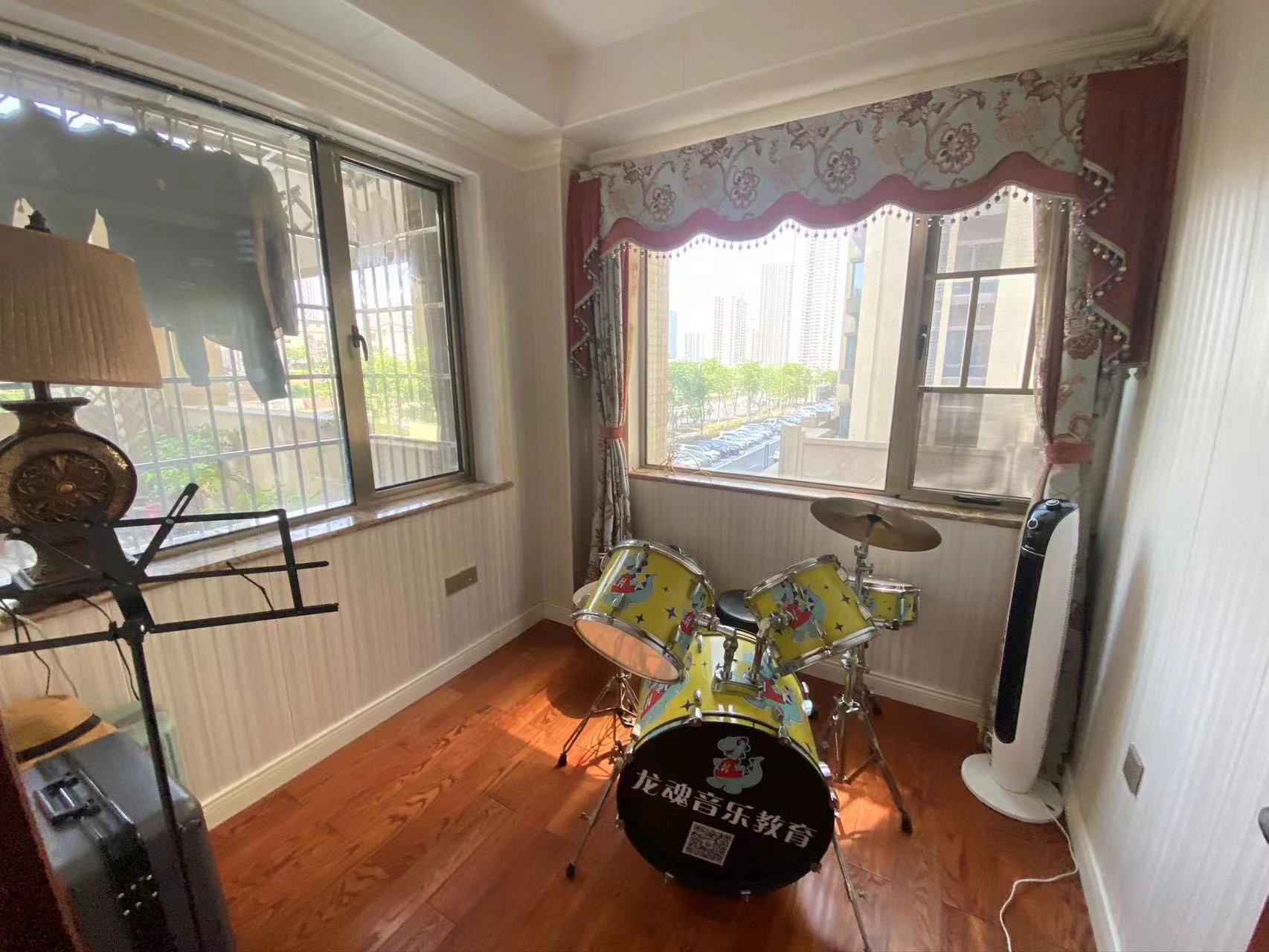 奥园养生城 4室2厅2卫 130.0万 奥园养生城 4室2厅2卫 130.0万客厅