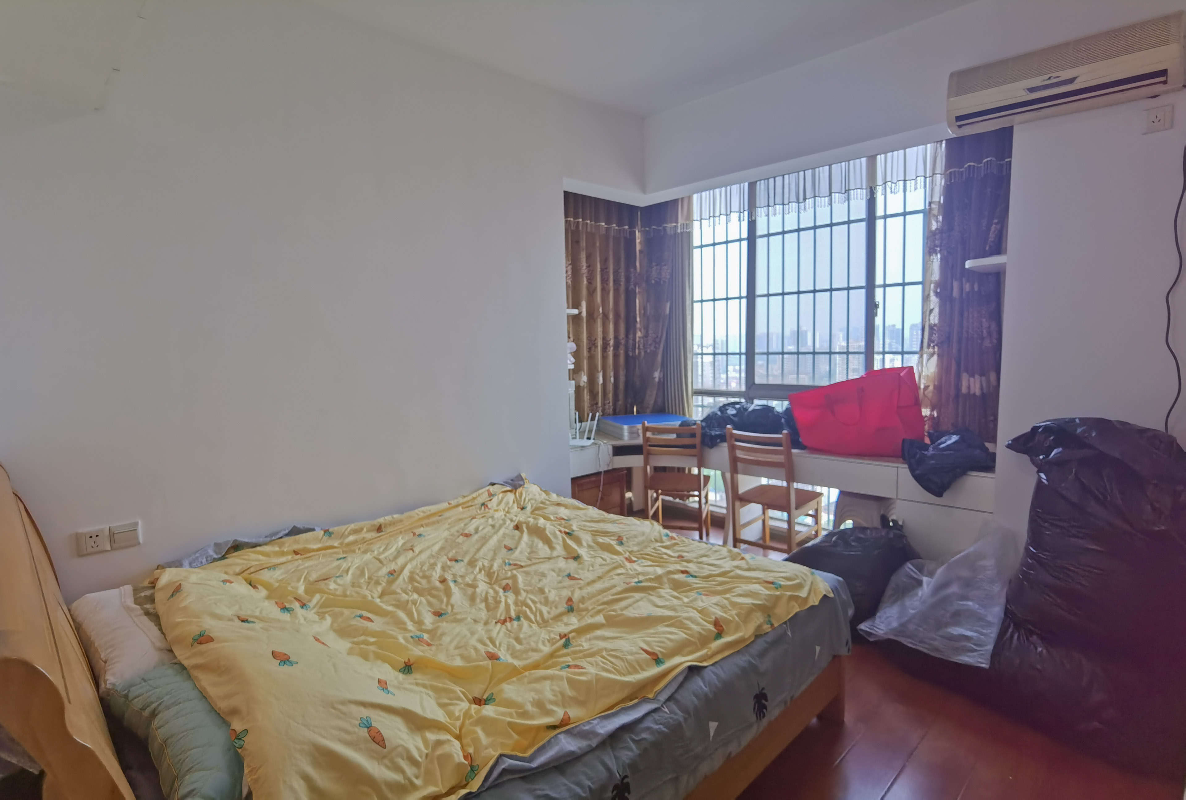 紫金名门  2室2厅1卫    52.8万 紫金名门  2室2厅1卫    52.8万客厅