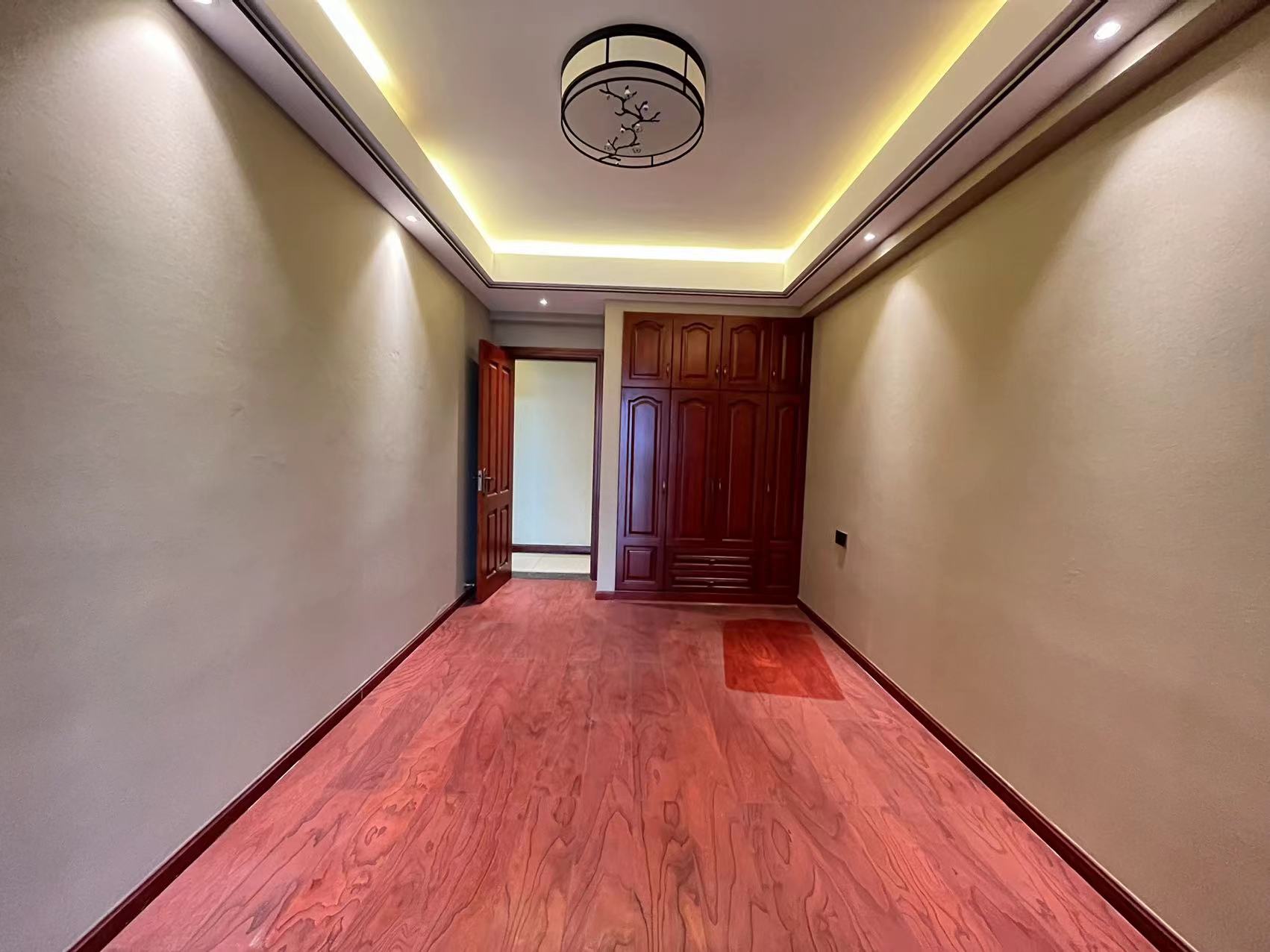 湖景名城 4室2厅2卫 185.0万 湖景名城 4室2厅2卫 185.0万客厅