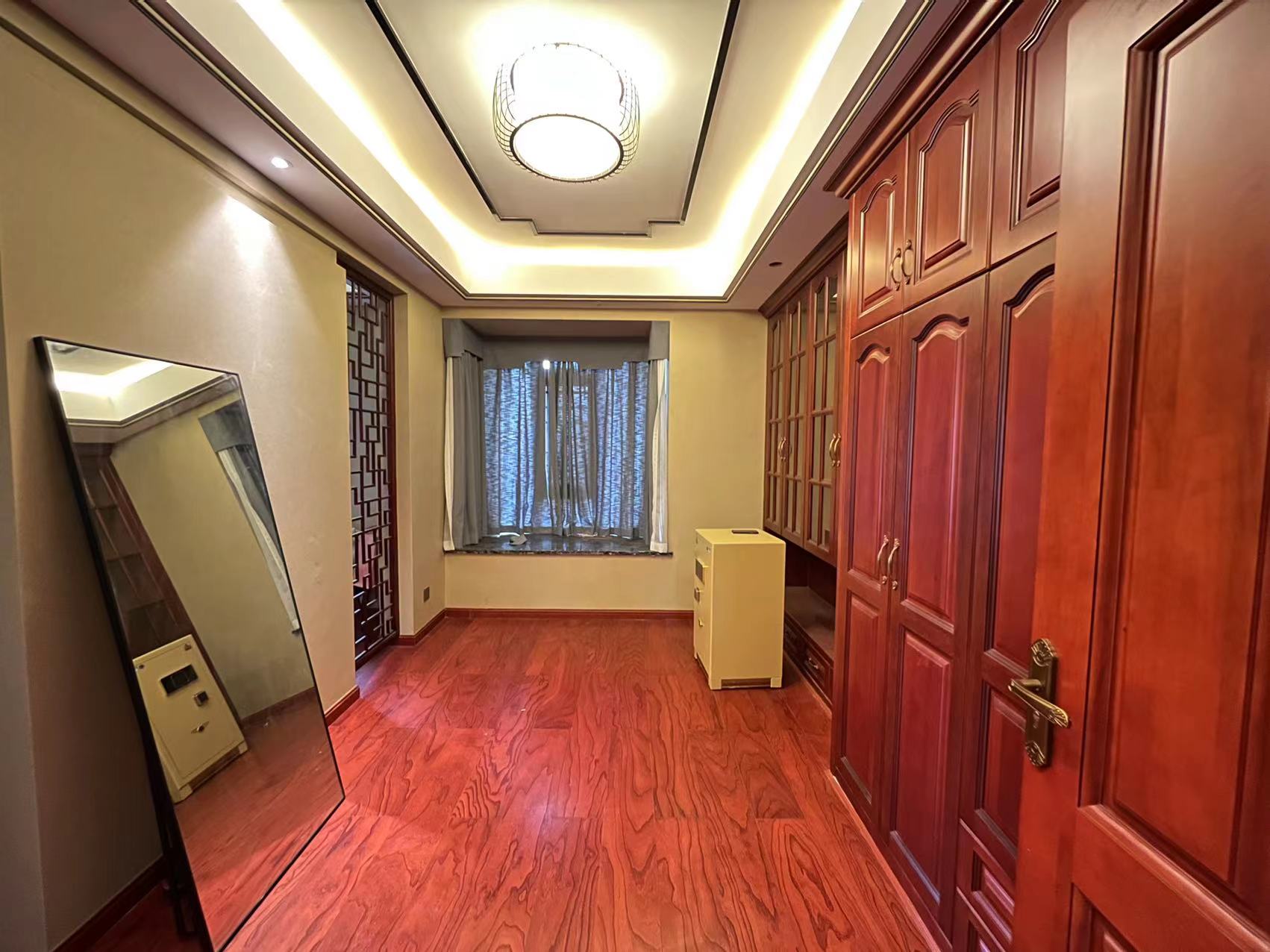 湖景名城 4室2厅2卫 185.0万 湖景名城 4室2厅2卫 185.0万客厅