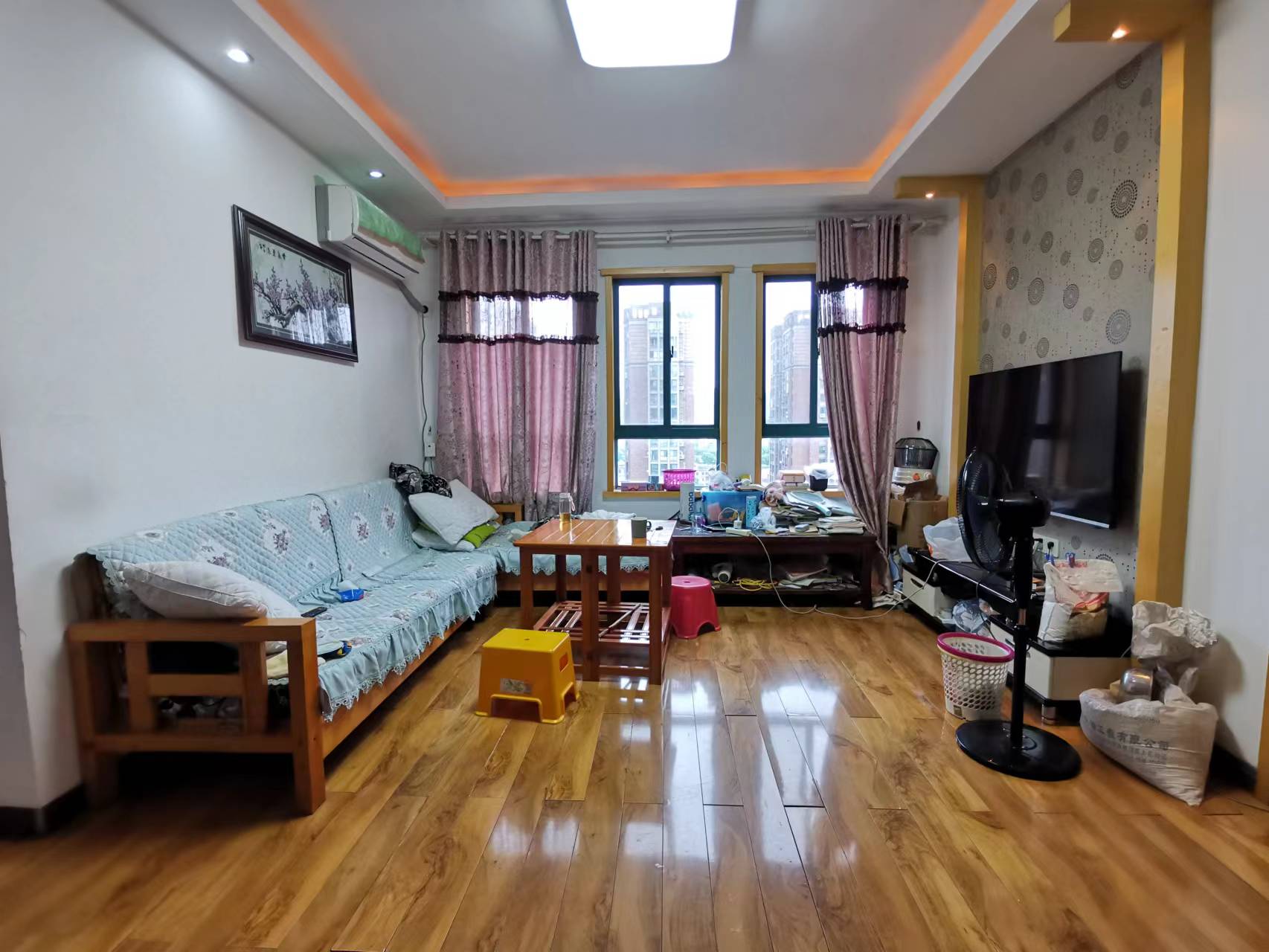 尚格名城花好悦园4期 3室2厅1卫 69.8万 尚格名城花好悦园4期 3室2厅1卫 69.8万客厅